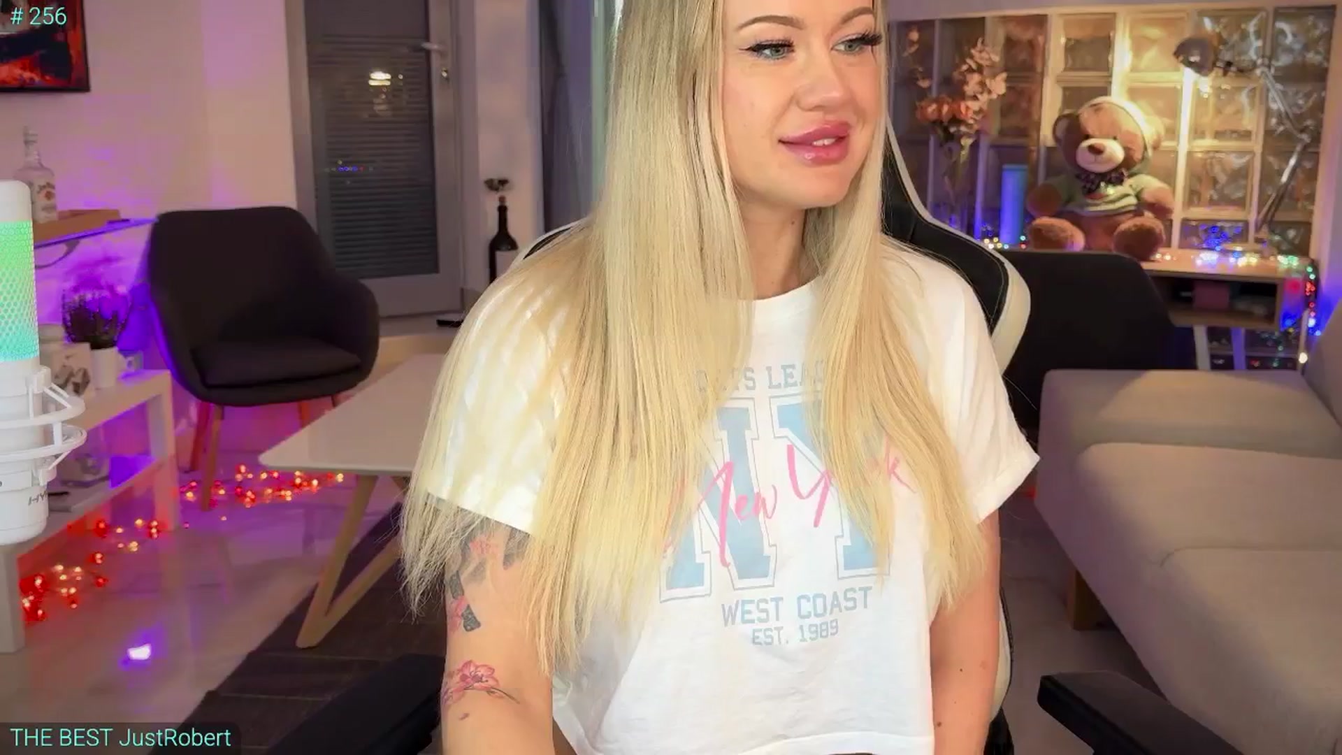 Gallery image thumbnail from AlexiAngel's myfreecams stream on, 03/19/2025, 07:07 image 8 of 20