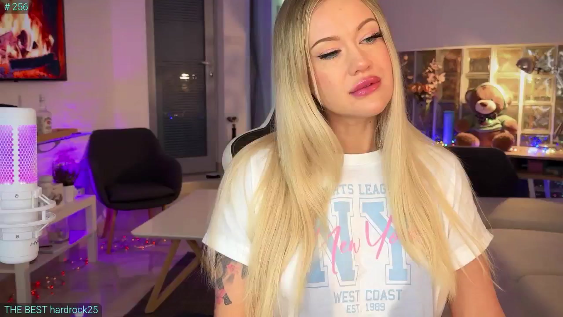 Gallery image thumbnail from AlexiAngel's myfreecams stream on, 03/19/2025, 07:07 image 2 of 20