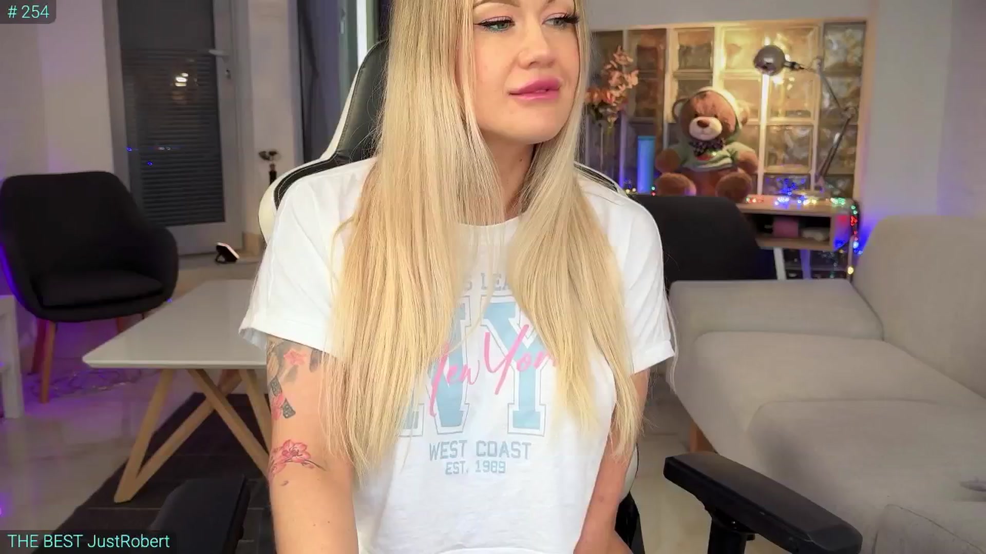 Gallery image thumbnail from AlexiAngel's myfreecams stream on, 03/19/2025, 08:07 image 12 of 20