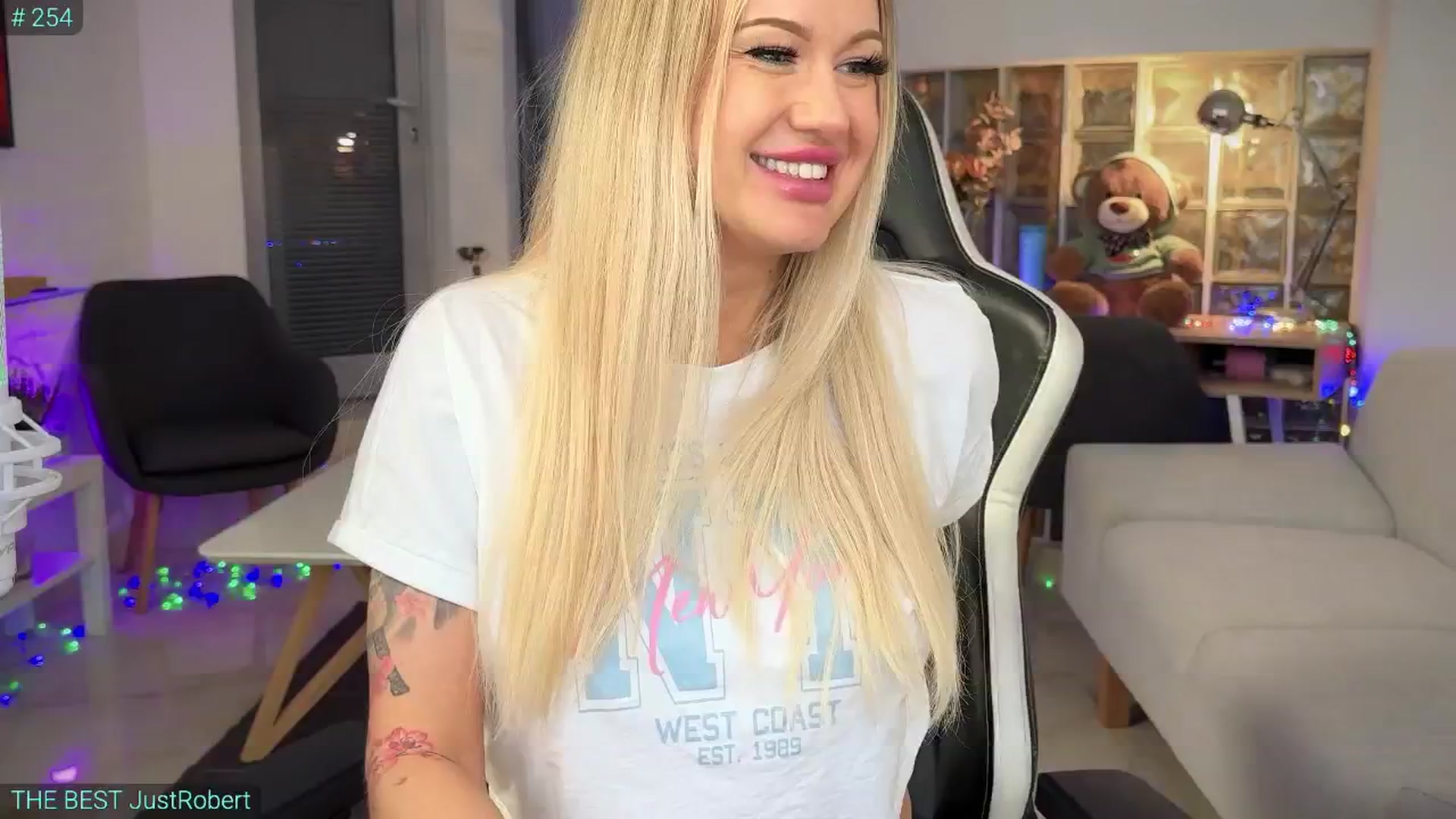 Gallery image thumbnail from AlexiAngel's myfreecams stream on, 03/19/2025, 08:07 image 20 of 20