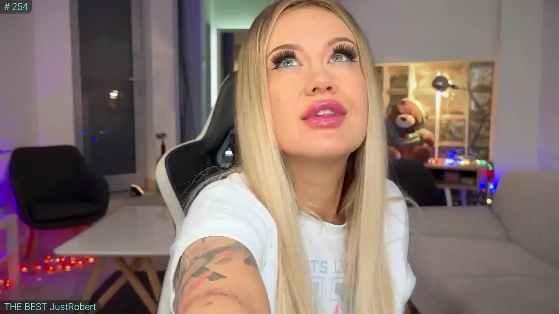 Gallery image thumbnail from AlexiAngel's myfreecams stream on, 03/19/2025, 08:07 image 3 of 20