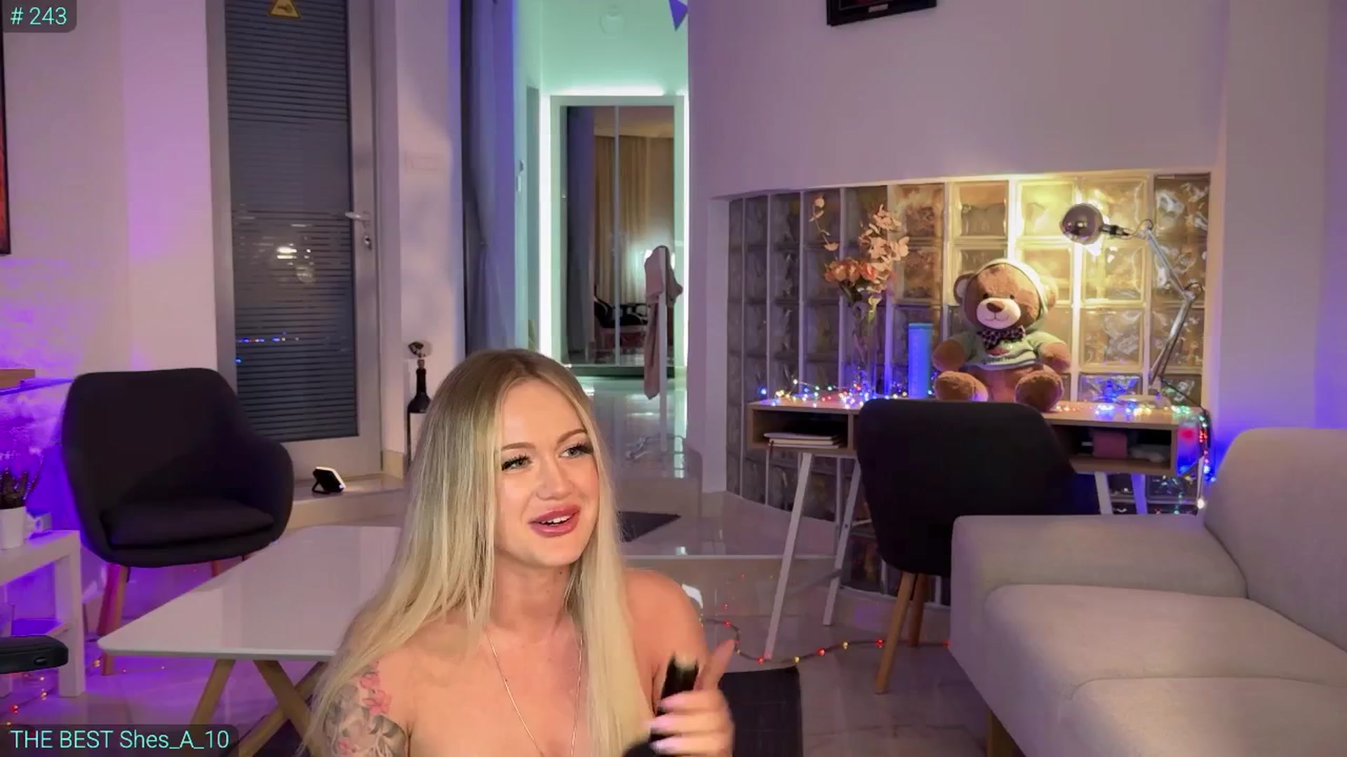 Gallery image thumbnail from AlexiAngel's myfreecams stream on, 03/21/2025, 18:00 image 17 of 20