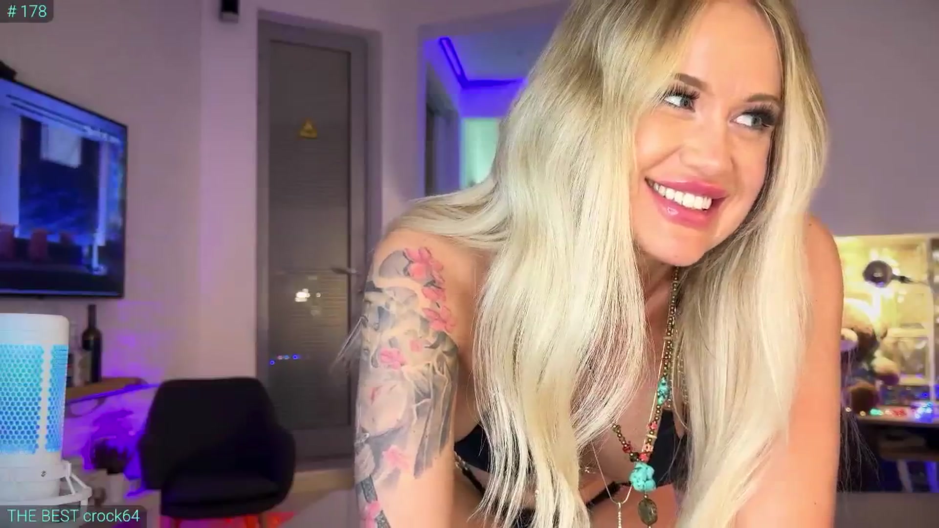 Gallery image thumbnail from AlexiAngel's myfreecams stream on, 03/28/2025, 19:28 image 16 of 20