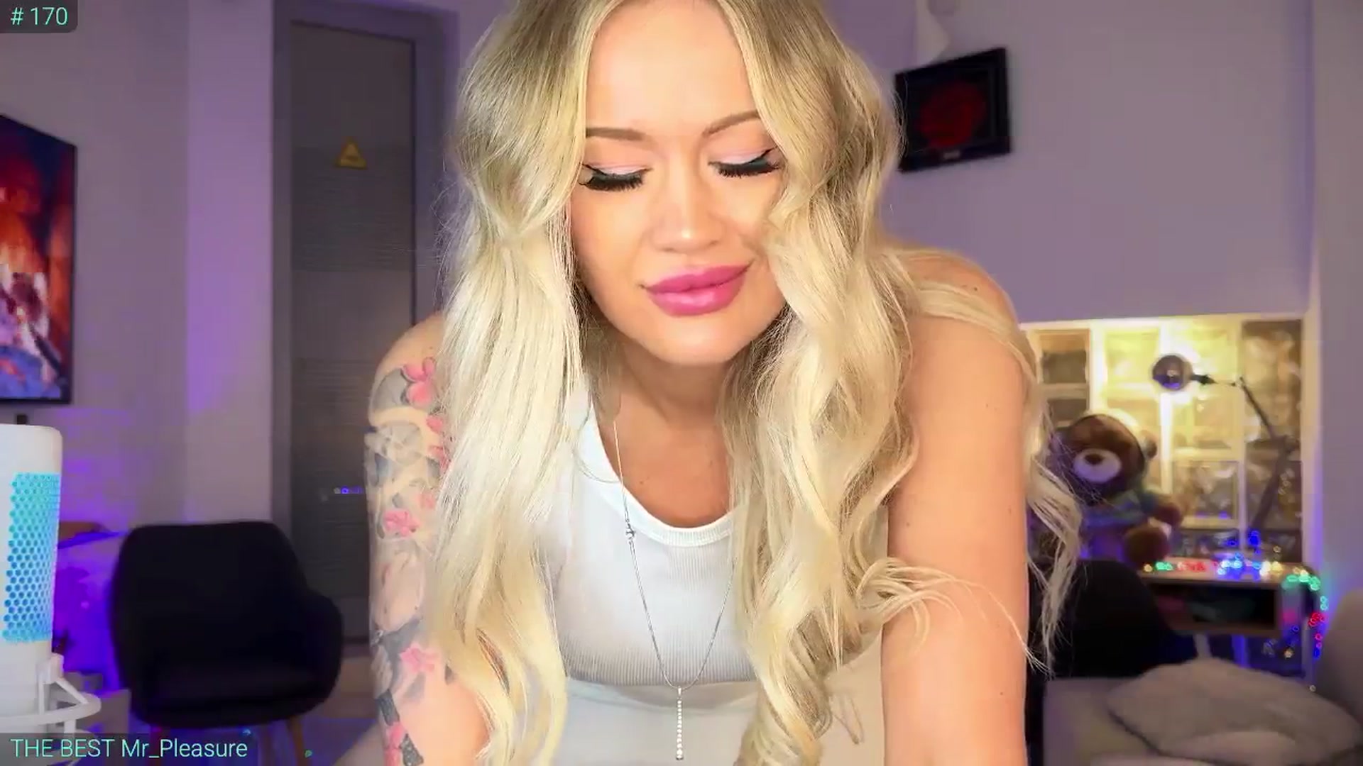 Gallery image thumbnail from AlexiAngel's myfreecams stream on, 03/30/2025, 05:31 image 5 of 20