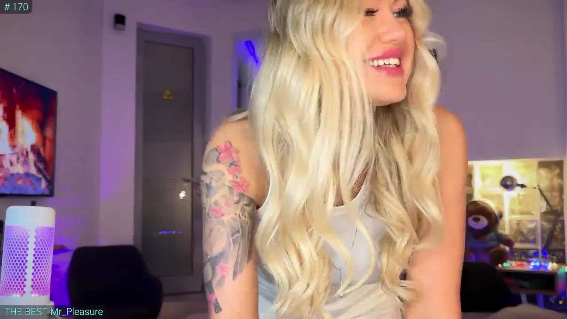 Gallery image thumbnail from AlexiAngel's myfreecams stream on, 03/30/2025, 05:31 image 6 of 20
