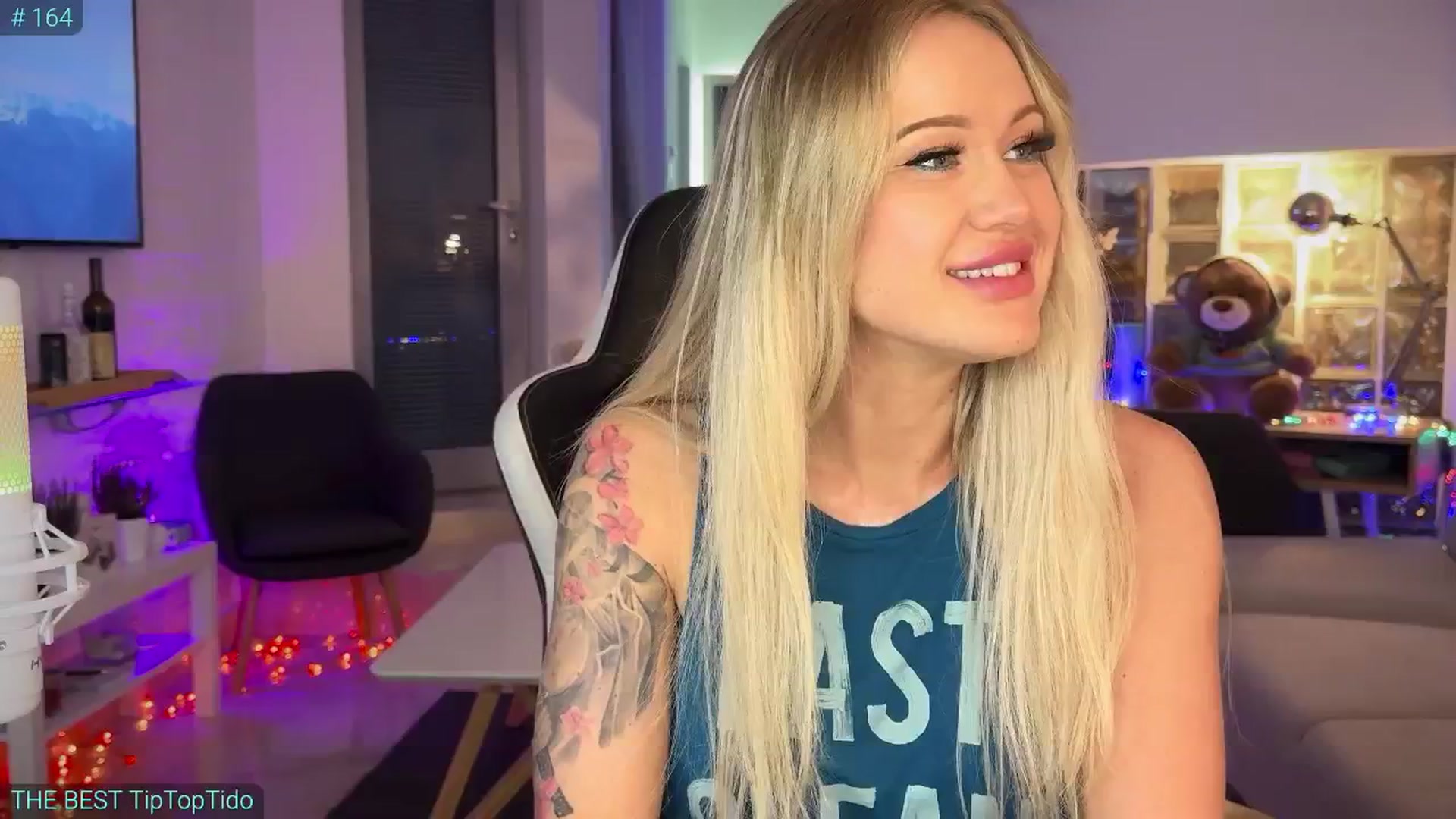 Gallery image thumbnail from AlexiAngel's myfreecams stream on, 03/31/2025, 18:39 image 6 of 20