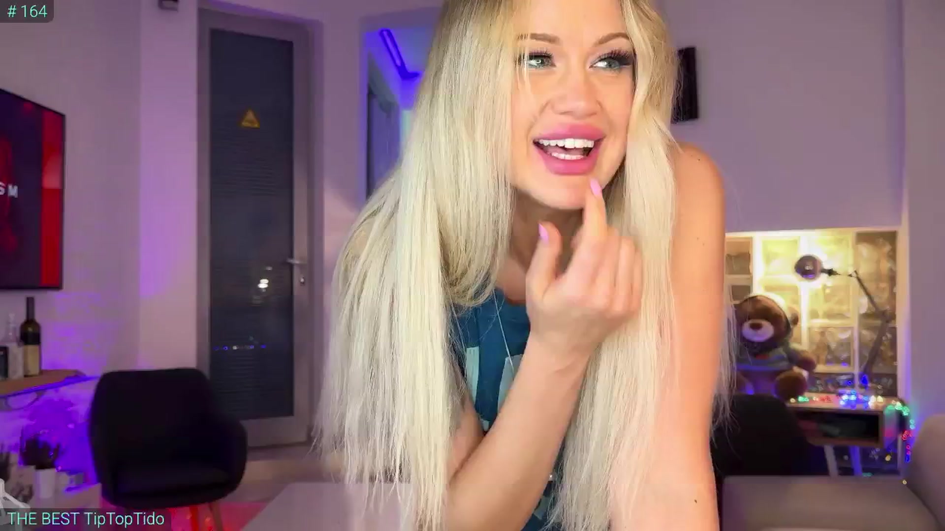 Gallery image thumbnail from AlexiAngel's myfreecams stream on, 03/31/2025, 18:39 image 12 of 20