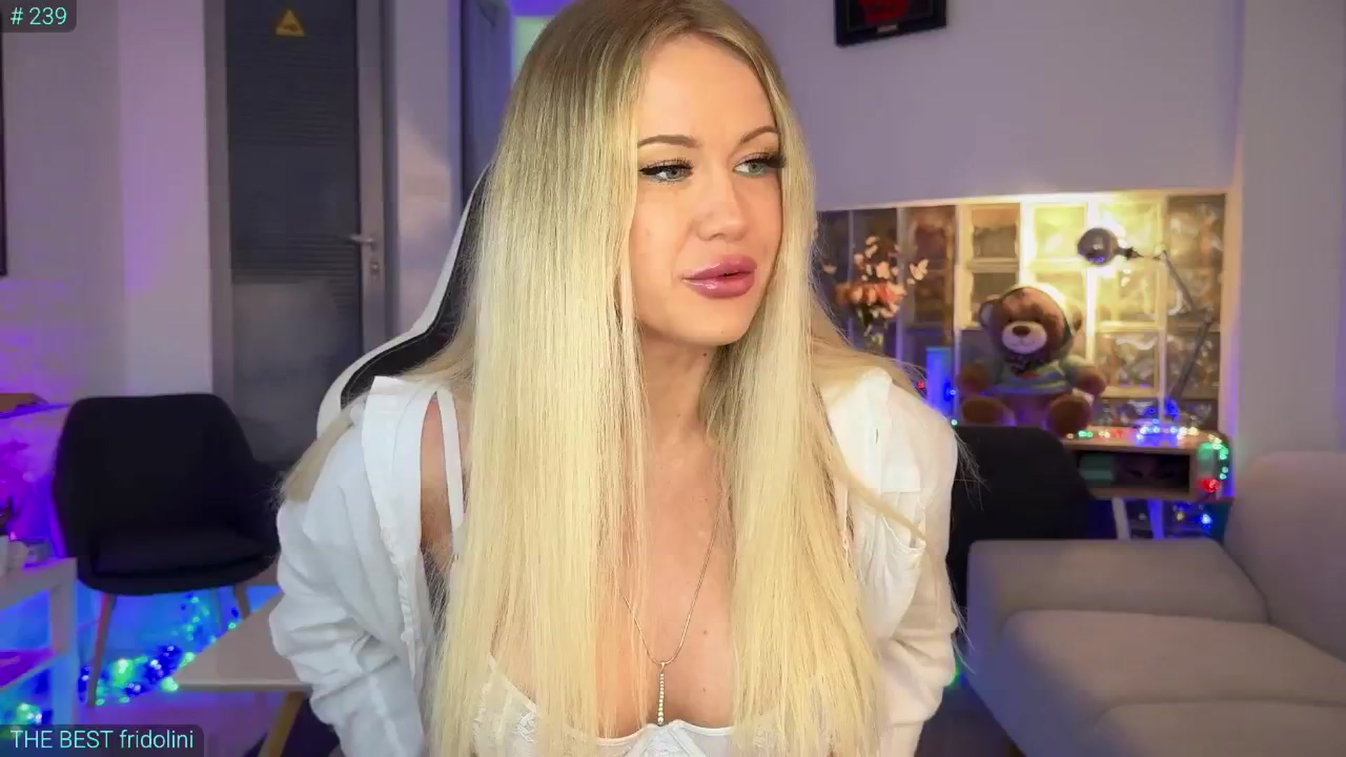 Gallery image thumbnail from AlexiAngel's myfreecams stream on, 04/08/2025, 07:27 image 3 of 20