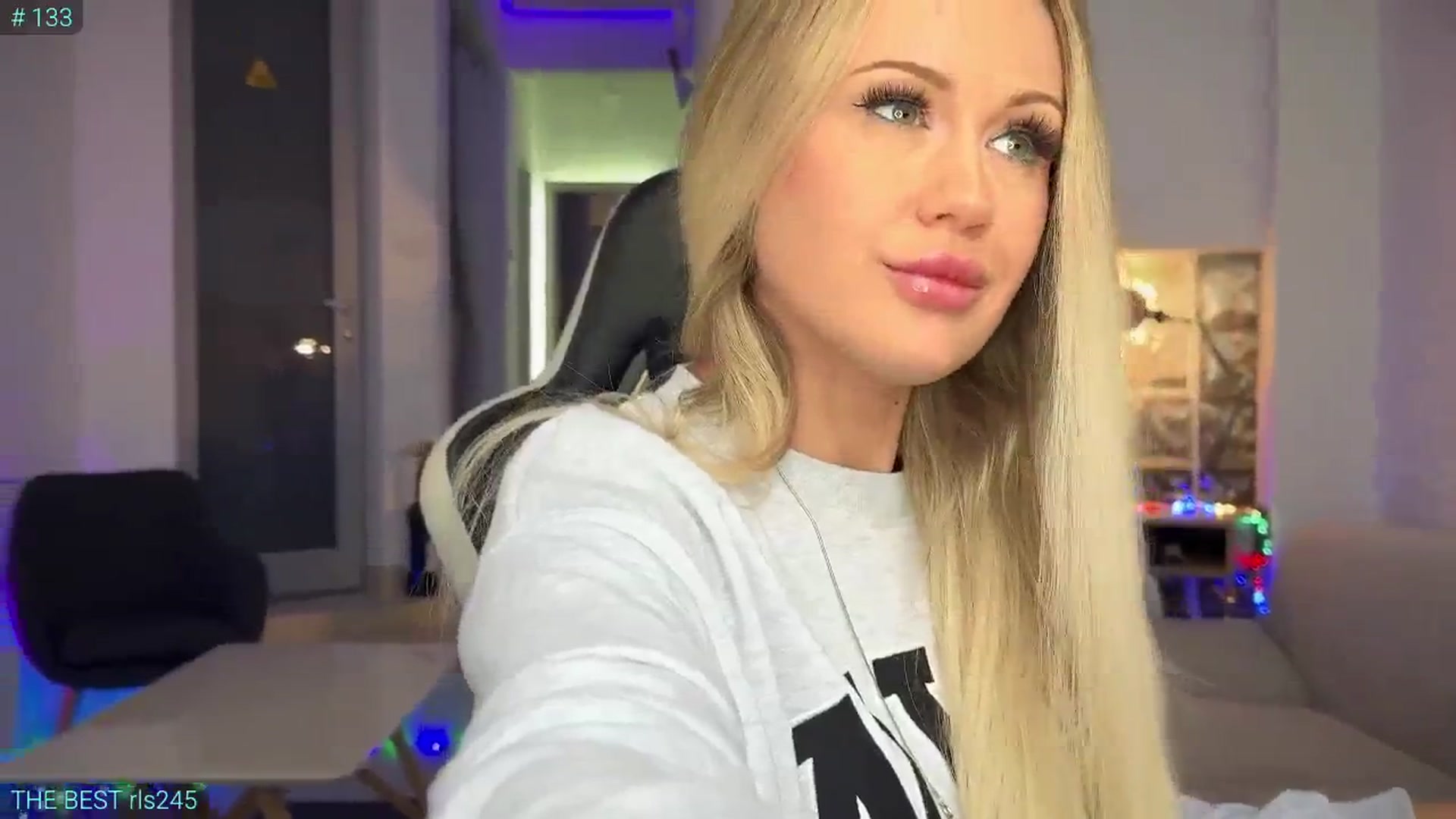 Gallery image thumbnail from AlexiAngel's myfreecams stream on, 04/16/2025, 06:43 image 11 of 20