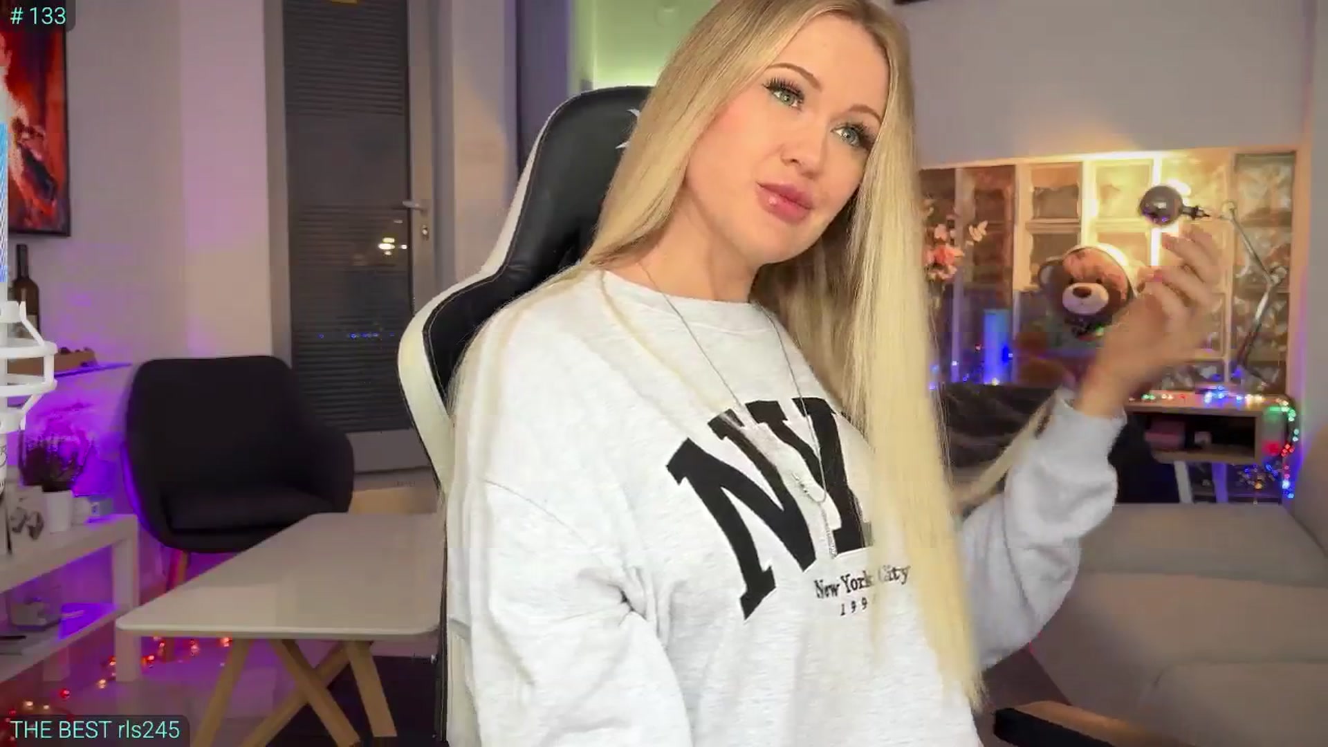 Gallery image thumbnail from AlexiAngel's myfreecams stream on, 04/16/2025, 06:43 image 18 of 20