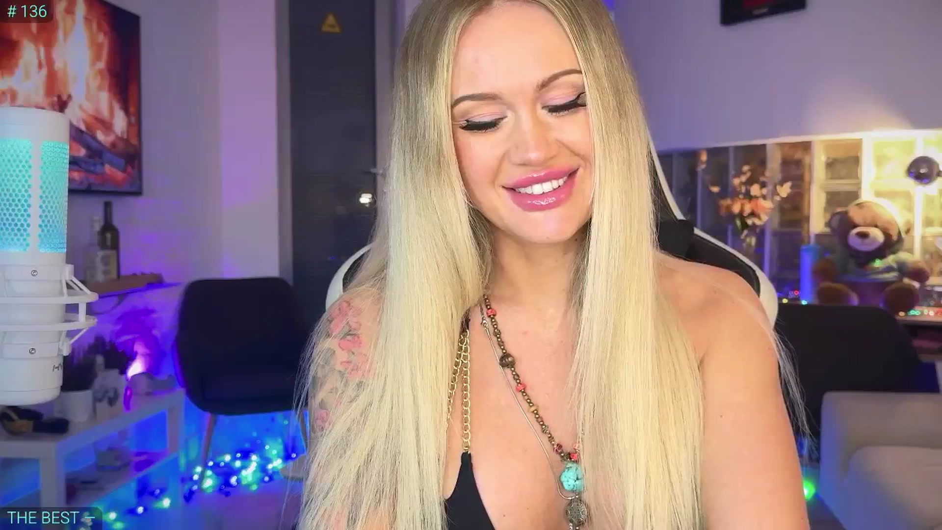 Gallery image thumbnail from AlexiAngel's myfreecams stream on, 04/17/2025, 16:32 image 19 of 20