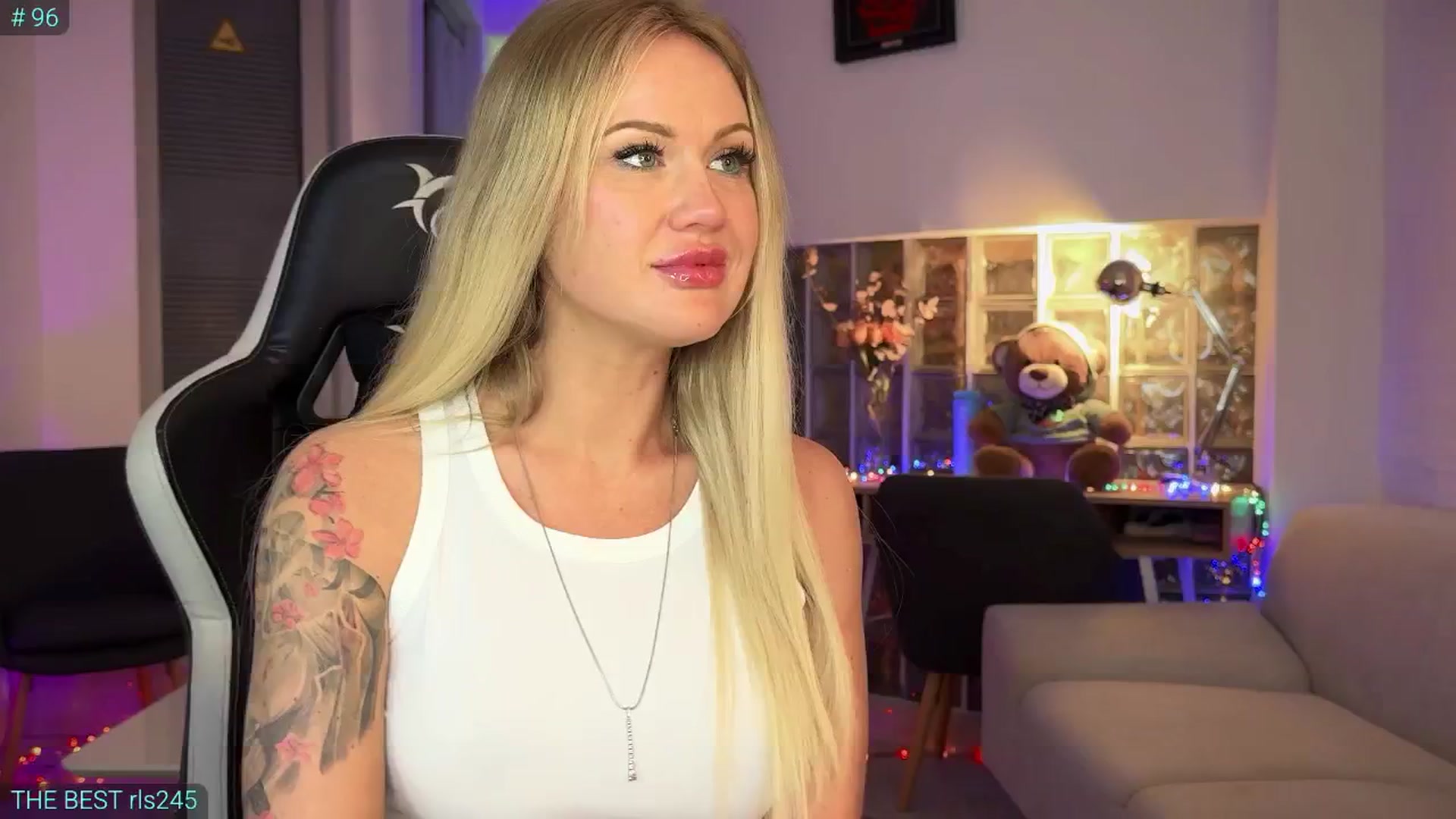 Gallery image thumbnail from AlexiAngel's myfreecams stream on, 04/20/2025, 17:00 image 20 of 20