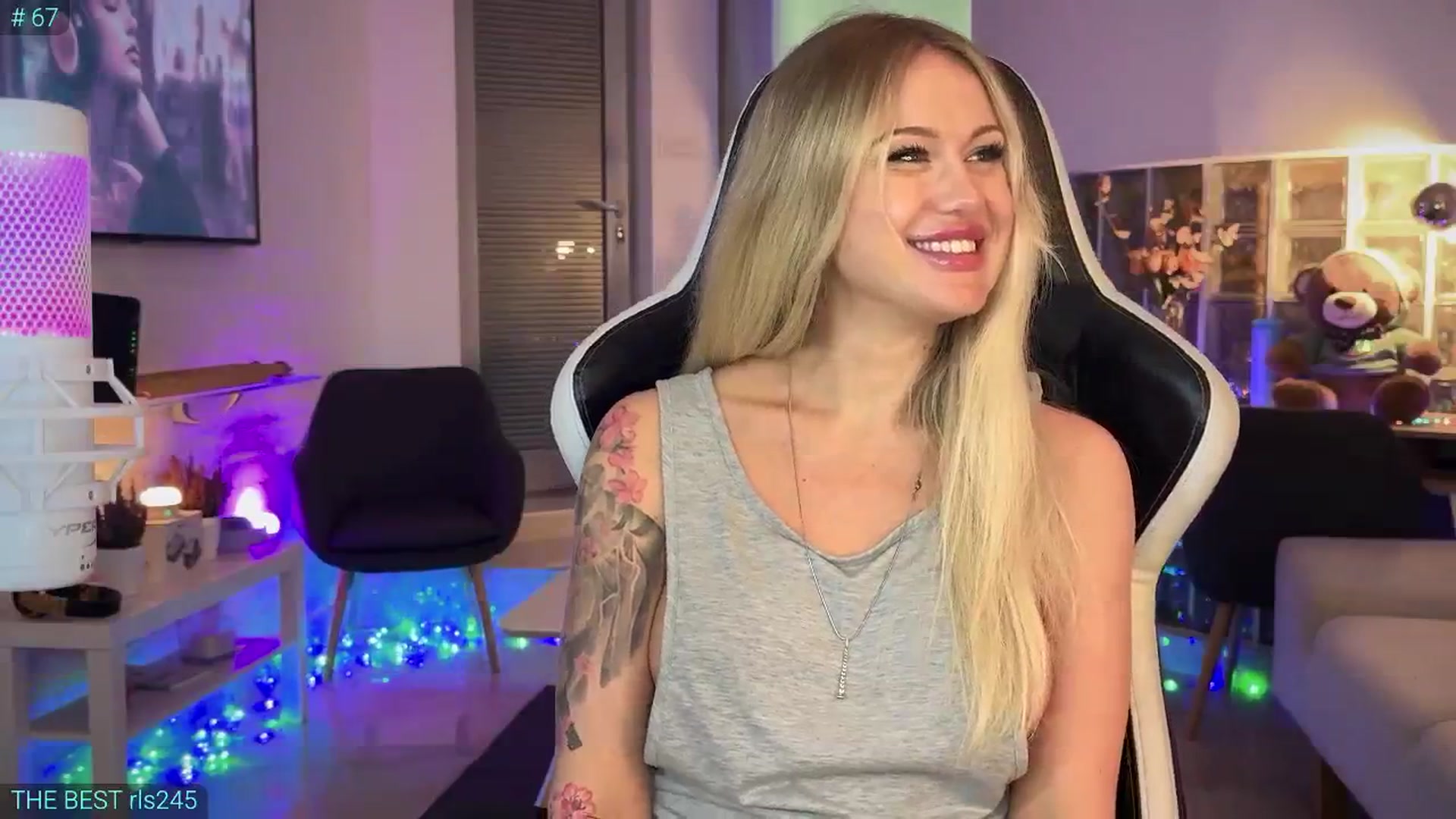 Gallery image thumbnail from AlexiAngel's myfreecams stream on, 04/27/2025, 18:04 image 17 of 20
