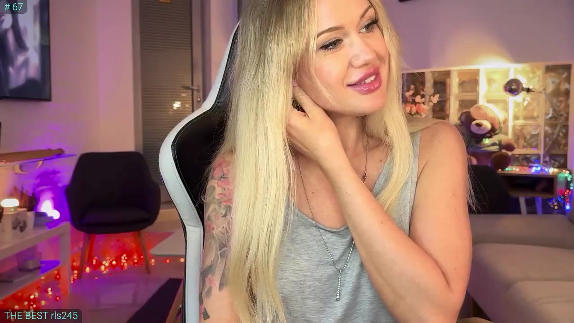 Gallery image thumbnail from AlexiAngel's myfreecams stream on, 04/27/2025, 18:04 image 13 of 20
