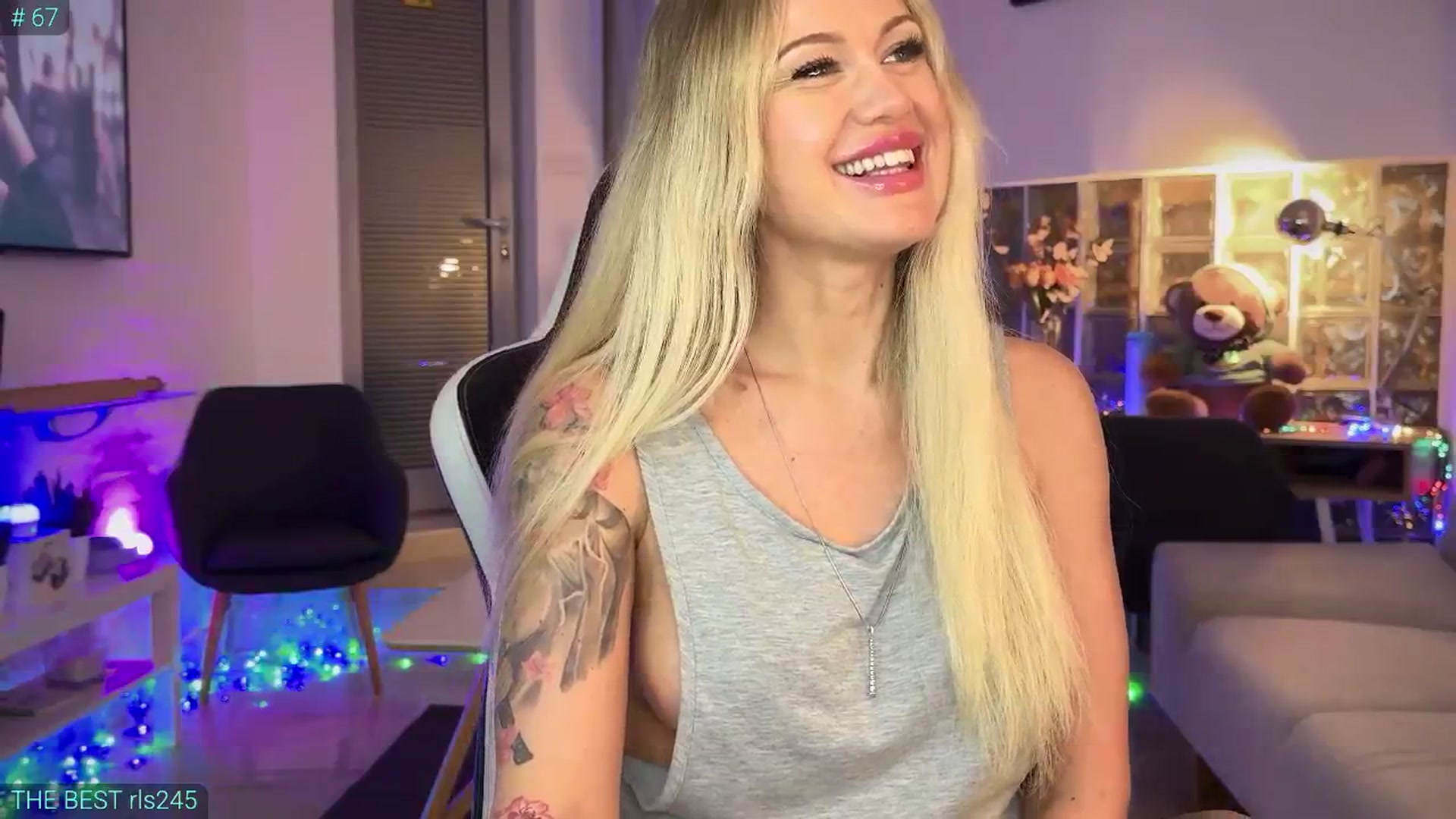 Gallery image thumbnail from AlexiAngel's myfreecams stream on, 04/27/2025, 18:04 image 12 of 20