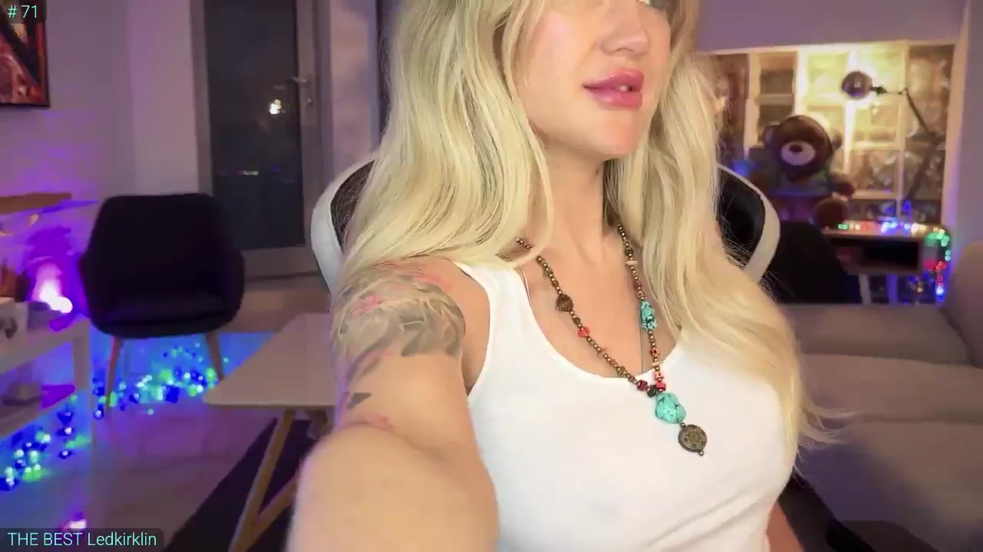 Gallery image thumbnail from AlexiAngel's myfreecams stream on, 04/30/2025, 18:11 image 13 of 20