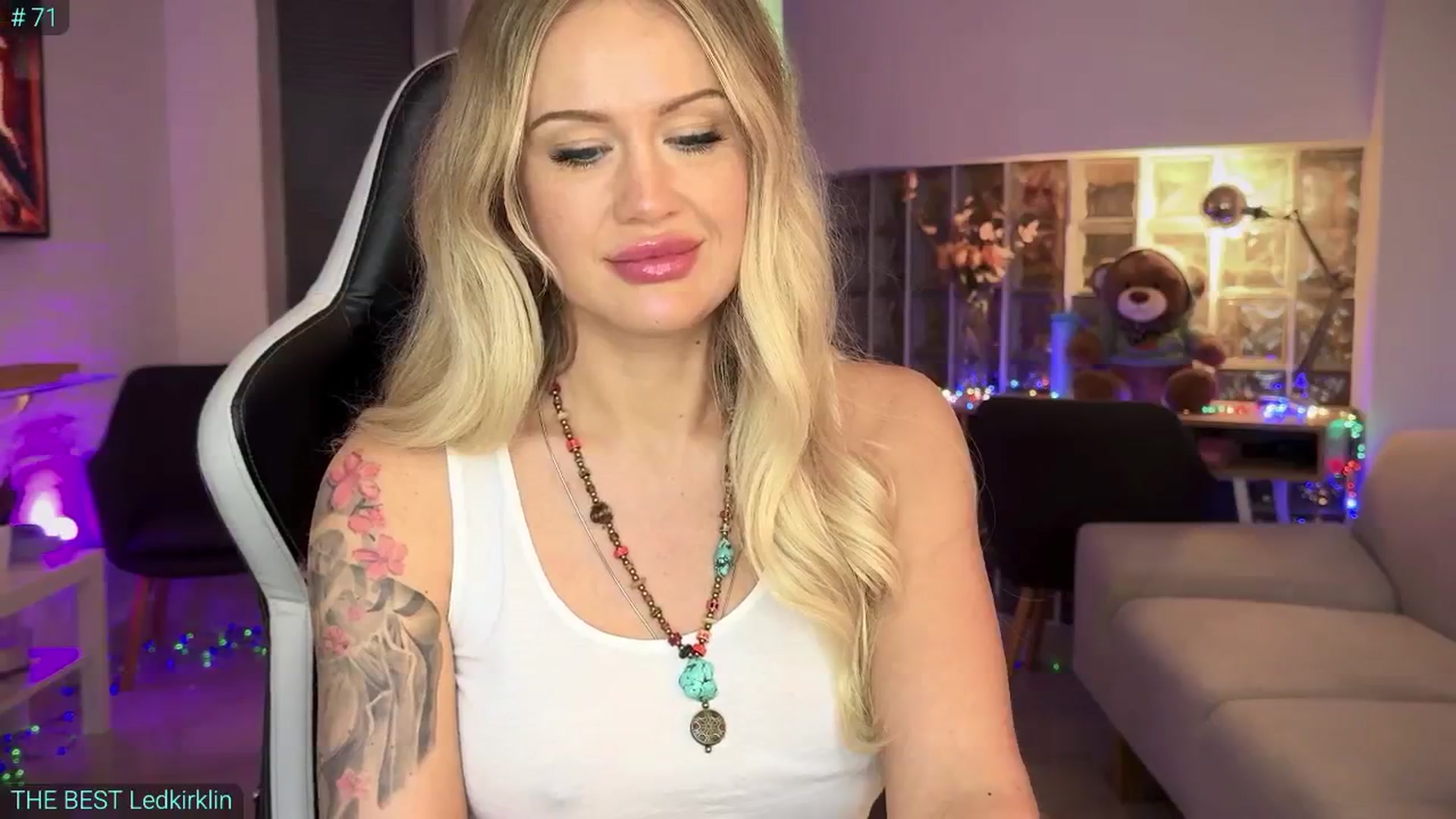 Gallery image thumbnail from AlexiAngel's myfreecams stream on, 04/30/2025, 18:11 image 10 of 20