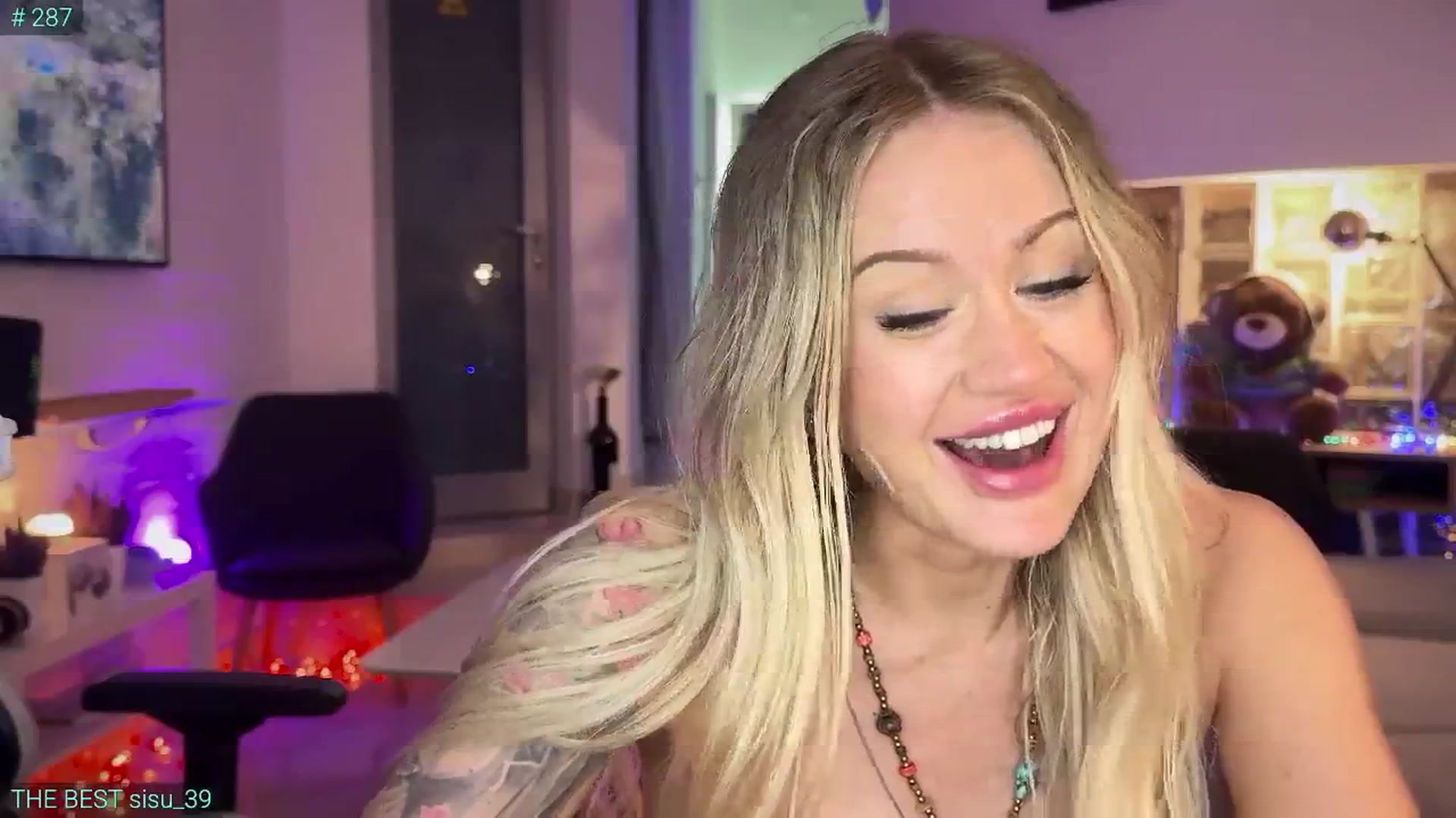 Gallery image thumbnail from AlexiAngel's myfreecams stream on, 05/01/2025, 17:27 image 17 of 20