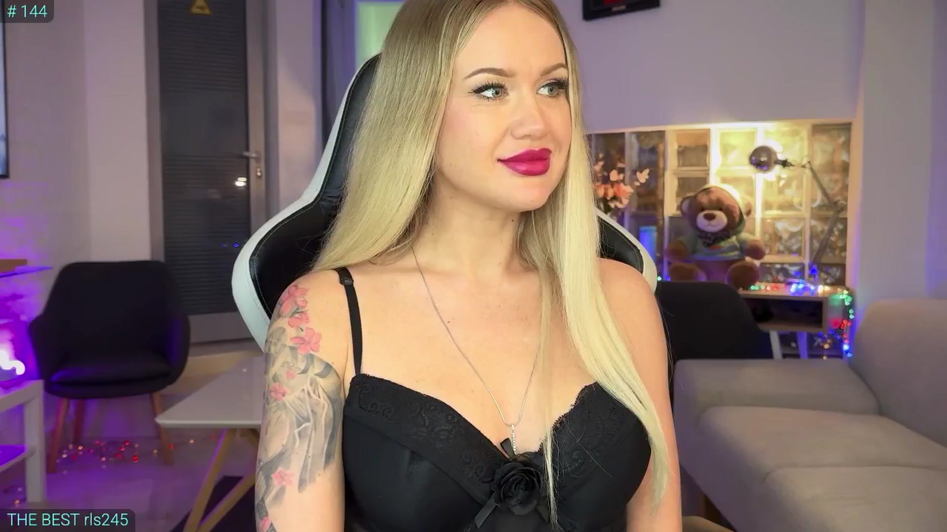 Gallery image thumbnail from AlexiAngel's myfreecams stream on, 05/06/2025, 18:16 image 3 of 20