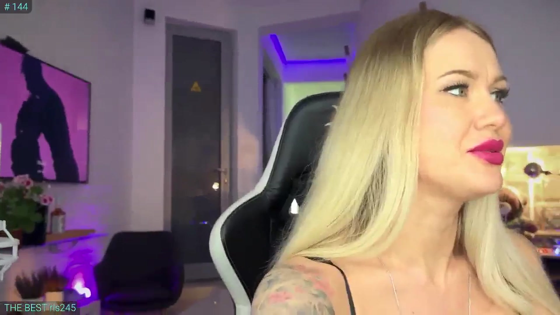 Gallery image thumbnail from AlexiAngel's myfreecams stream on, 05/06/2025, 18:16 image 8 of 20