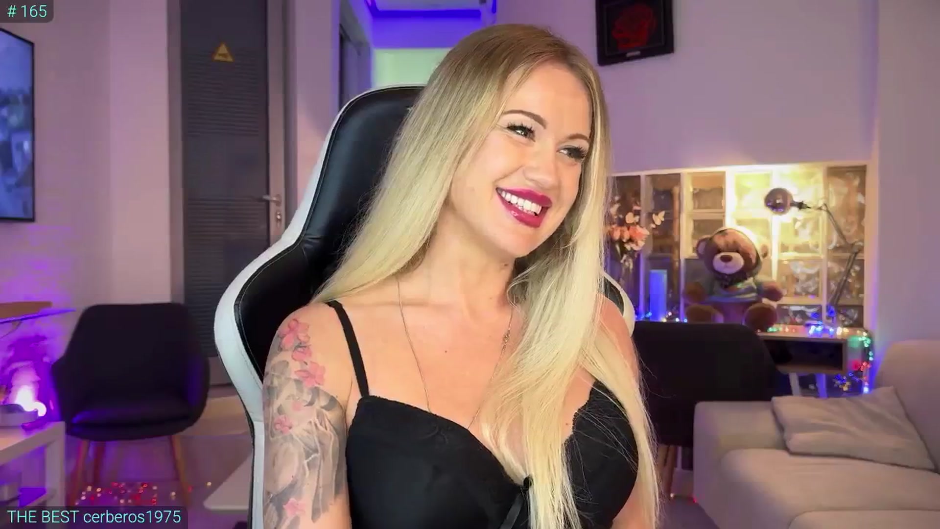 Gallery image thumbnail from AlexiAngel's myfreecams stream on, 05/07/2025, 18:38 image 15 of 20
