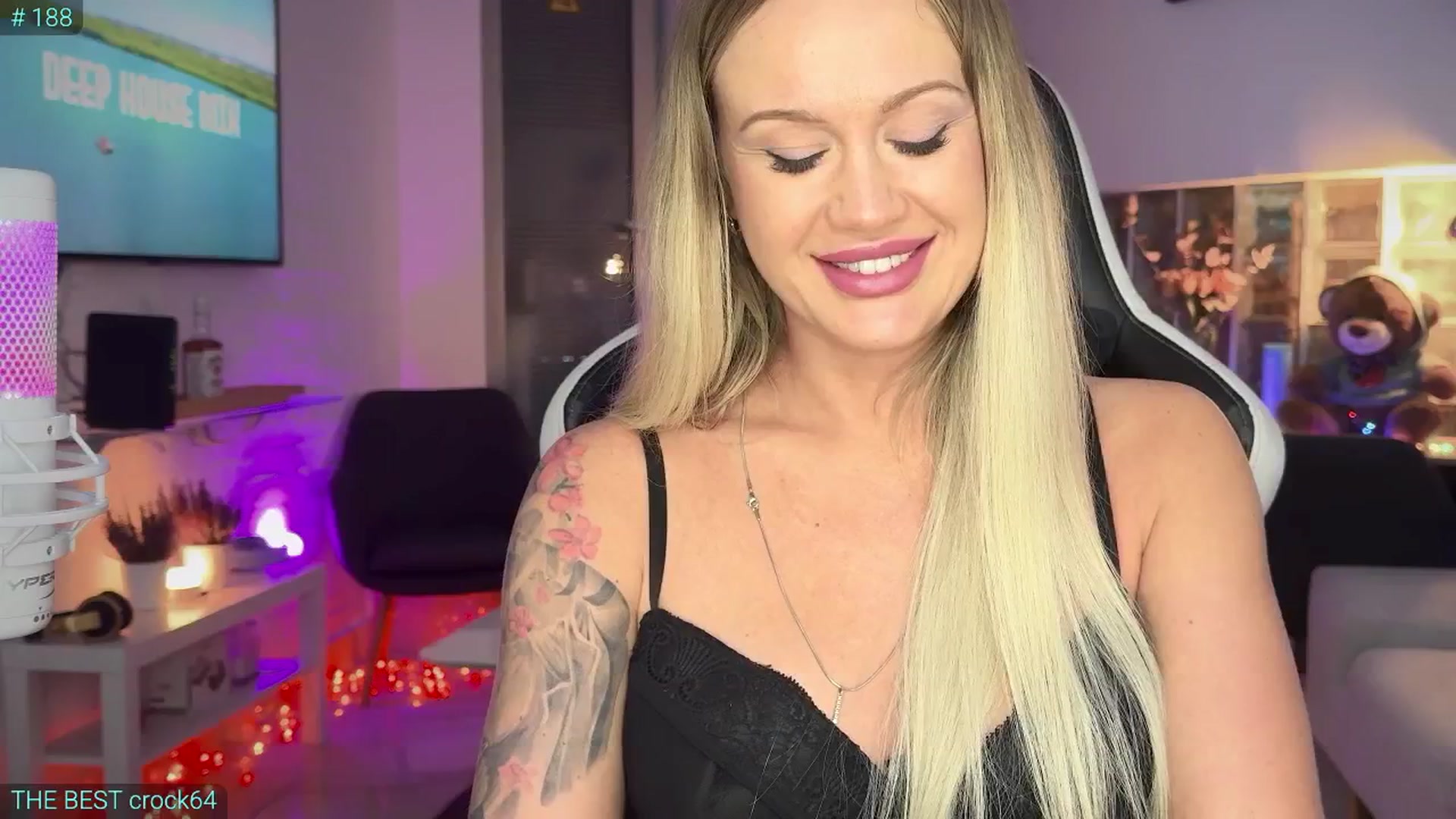 Gallery image thumbnail from AlexiAngel's myfreecams stream on, 05/15/2025, 16:07 image 12 of 20