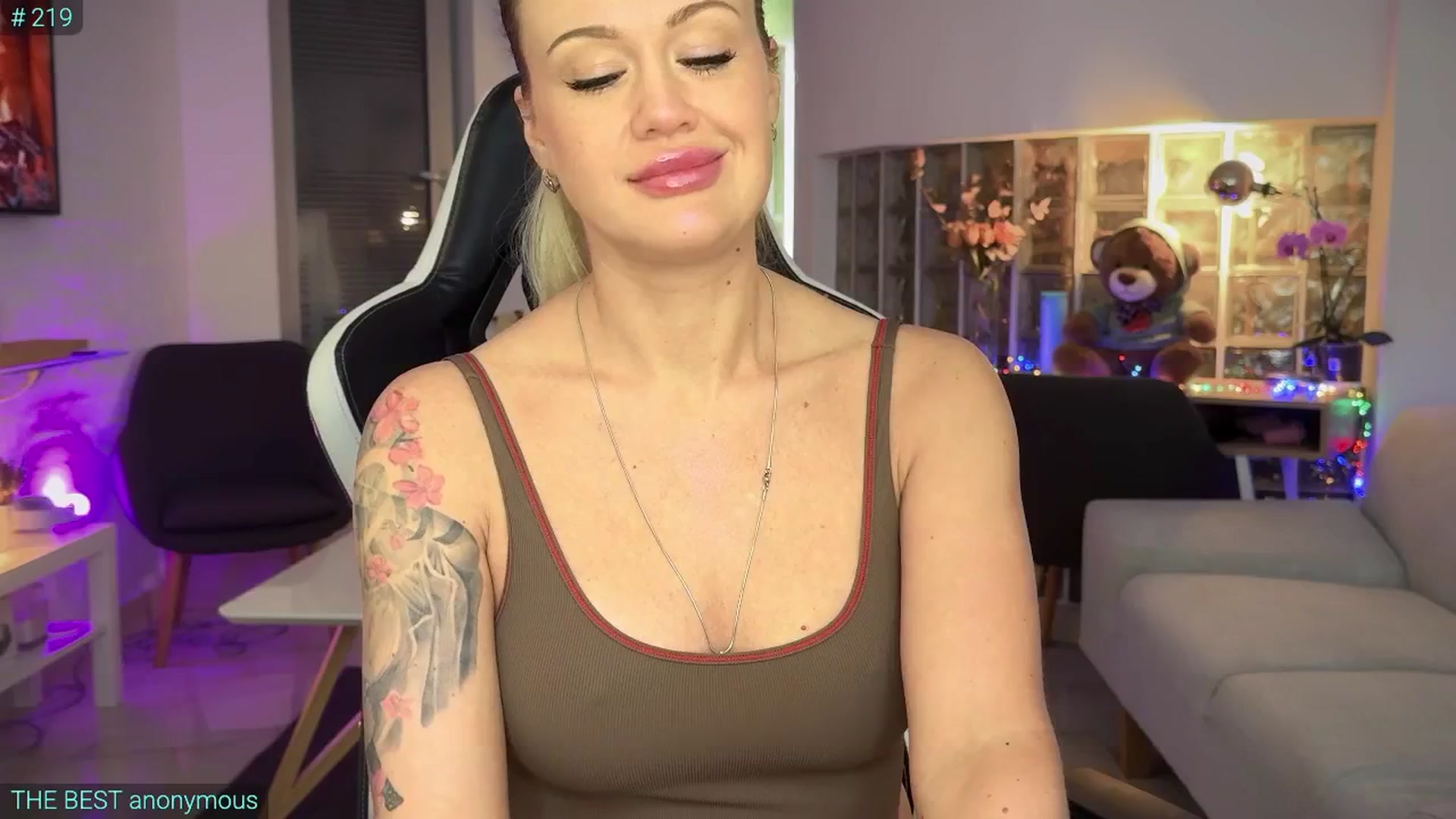 Gallery image thumbnail from AlexiAngel's myfreecams stream on, 05/17/2025, 07:08 image 13 of 20