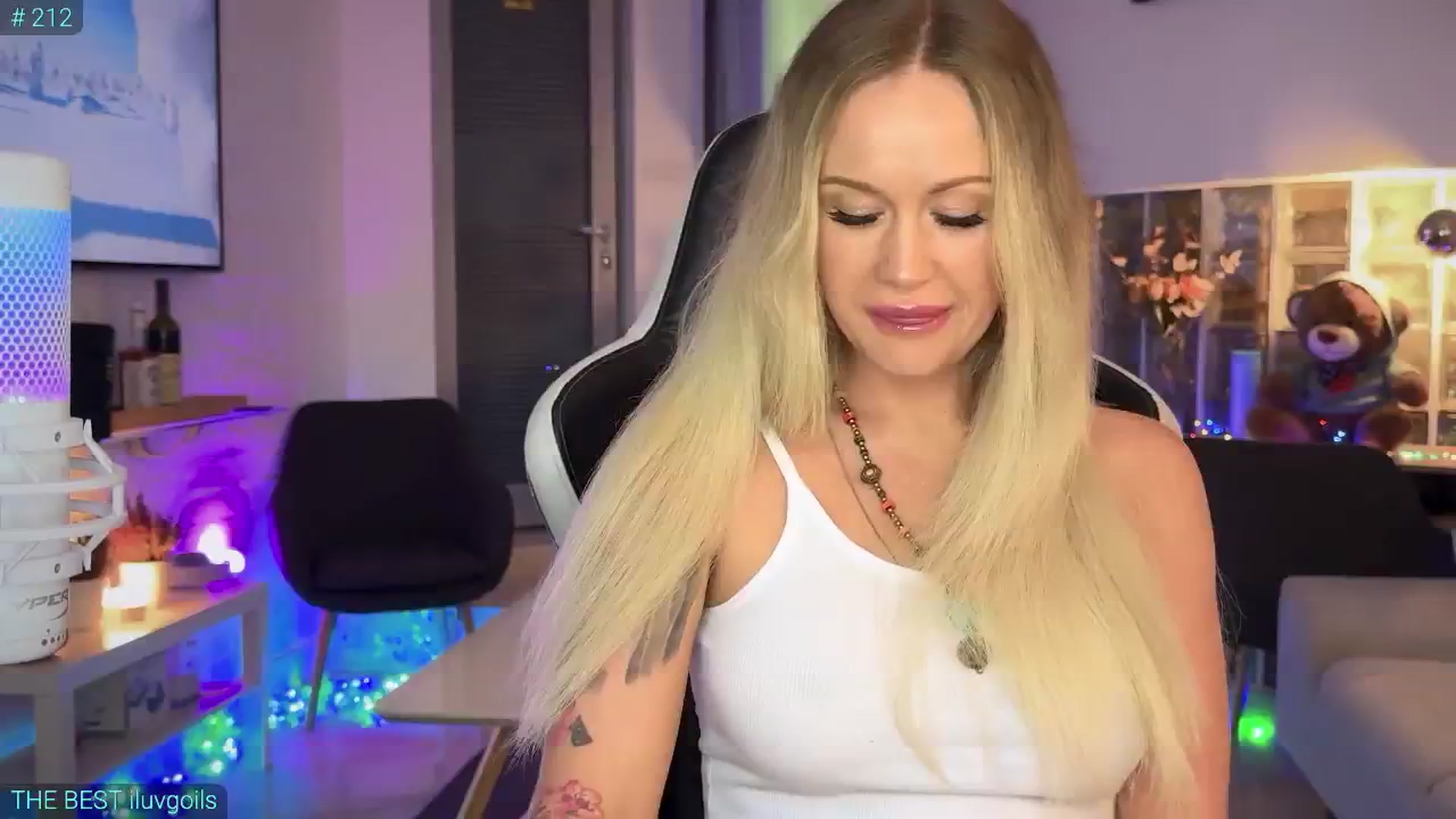 Gallery image thumbnail from AlexiAngel's myfreecams stream on, 05/17/2025, 16:52 image 19 of 20