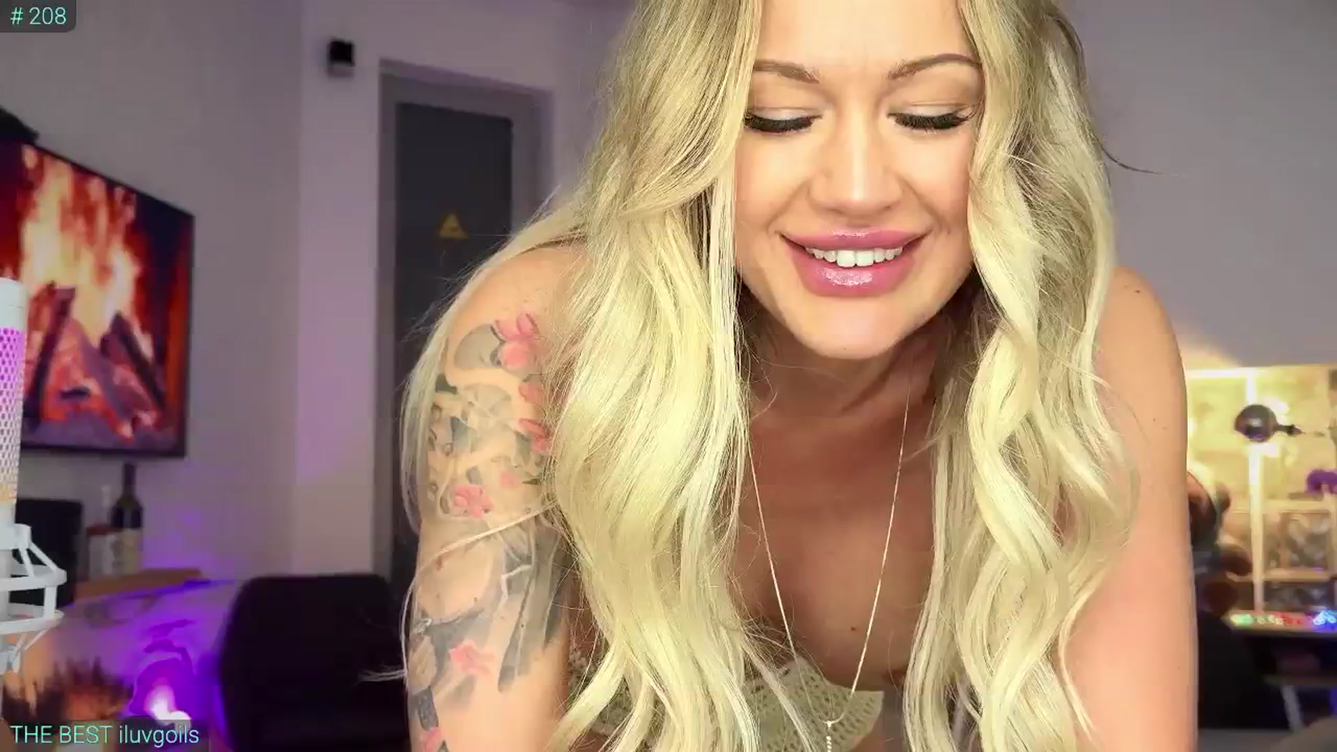 Gallery image thumbnail from AlexiAngel's myfreecams stream on, 05/18/2025, 07:52 image 9 of 20