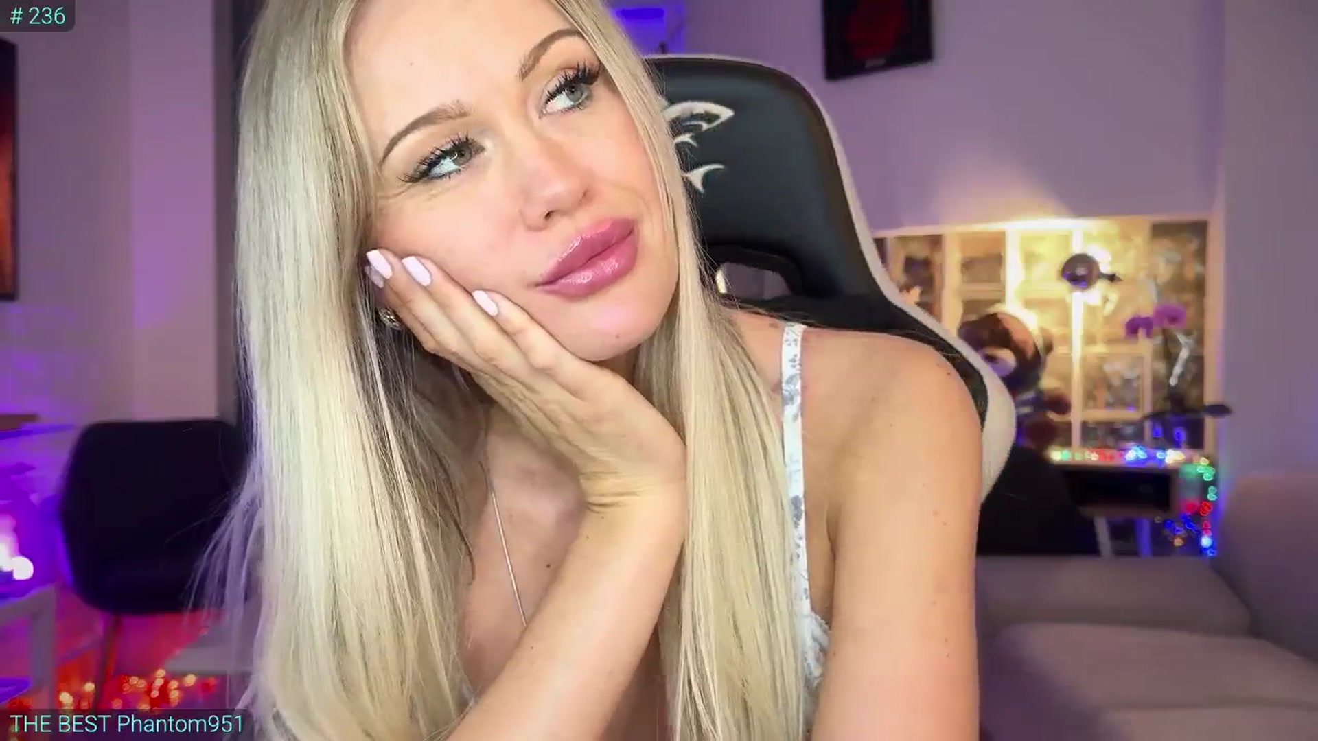 Gallery image thumbnail from AlexiAngel's myfreecams stream on, 05/21/2025, 05:28 image 19 of 20