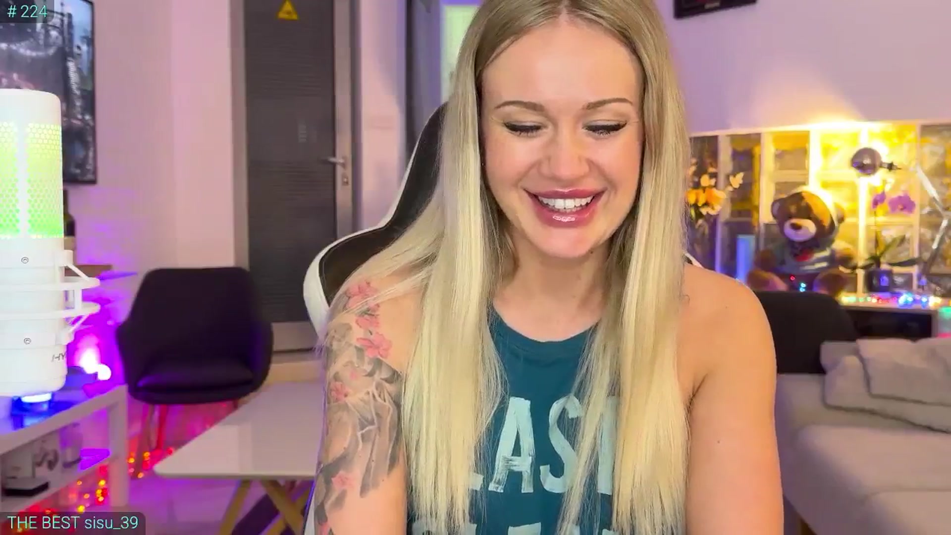 Gallery image thumbnail from AlexiAngel's myfreecams stream on, 05/24/2025, 18:03 image 2 of 20