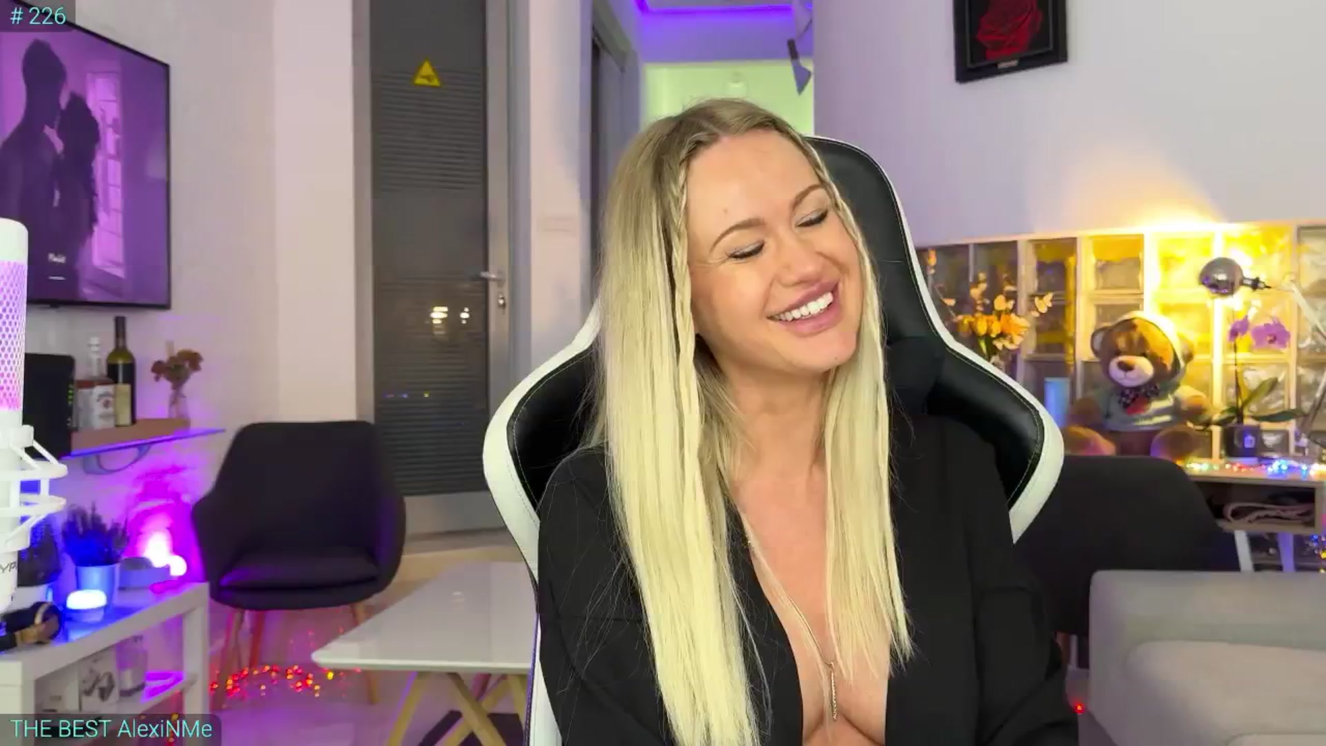 Gallery image thumbnail from AlexiAngel's myfreecams stream on, 05/30/2025, 06:25 image 20 of 20