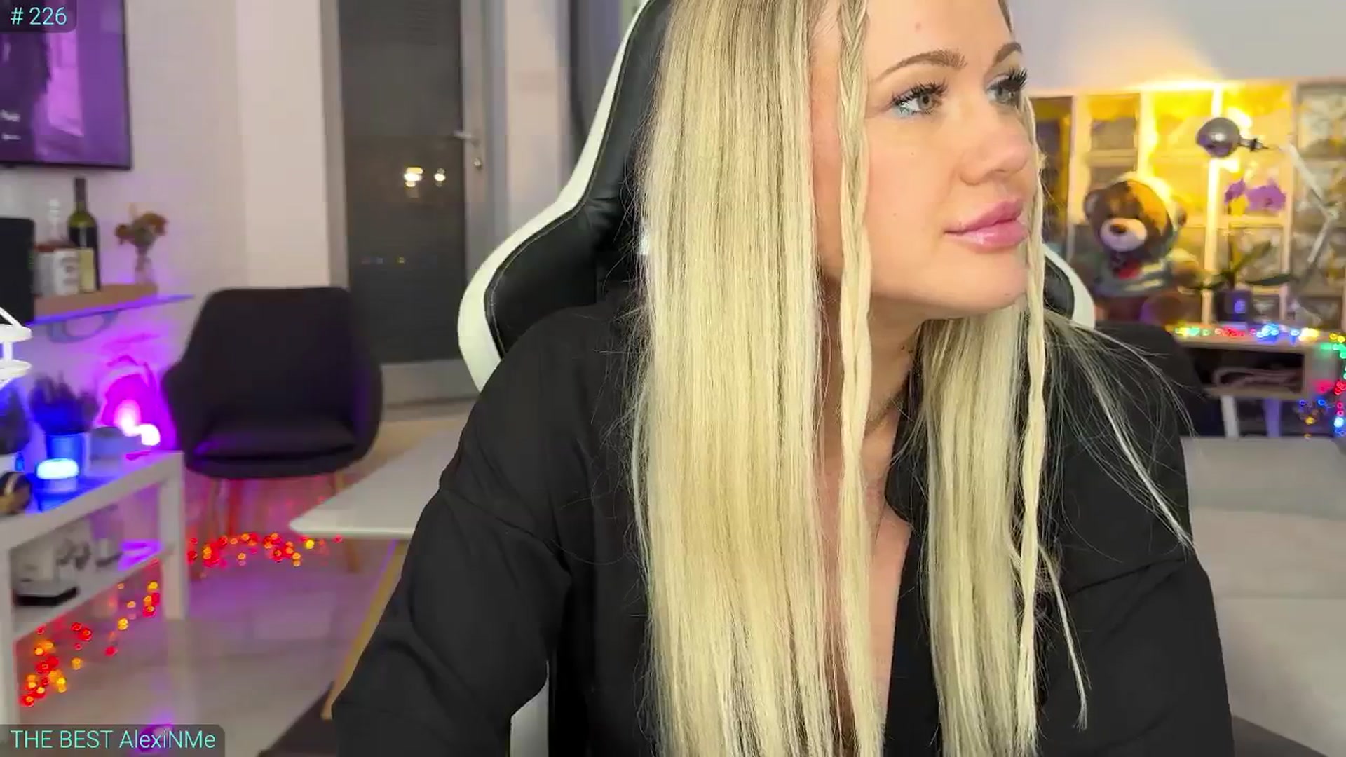 Gallery image thumbnail from AlexiAngel's myfreecams stream on, 05/30/2025, 07:05 image 18 of 20