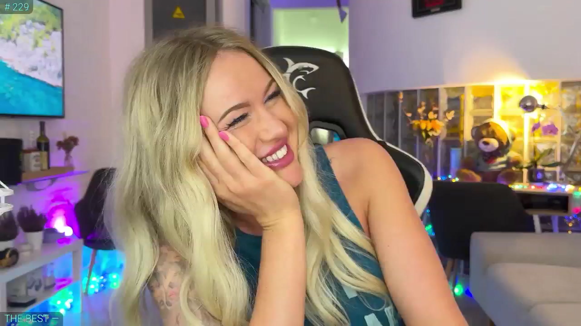 Gallery image thumbnail from AlexiAngel's myfreecams stream on, 05/31/2025, 16:24 image 14 of 20