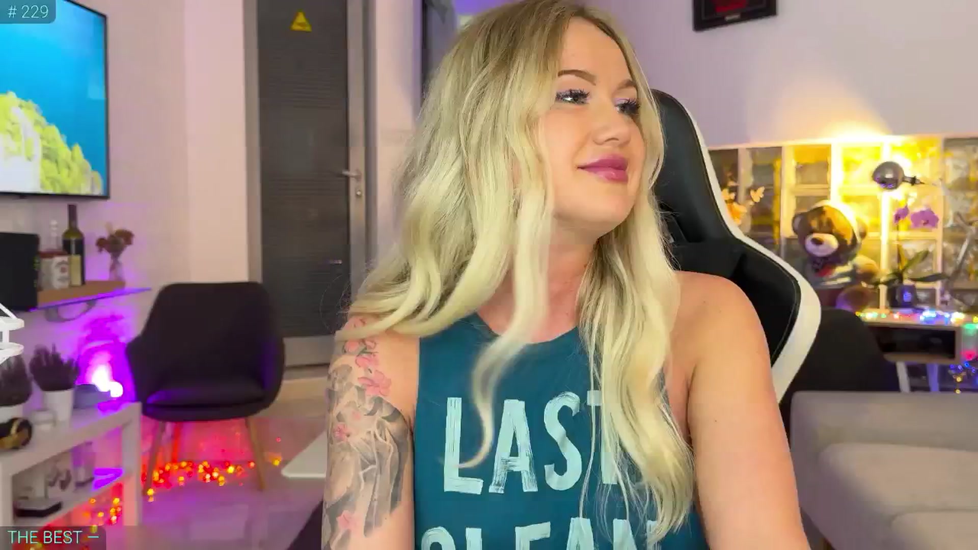 Gallery image thumbnail from AlexiAngel's myfreecams stream on, 05/31/2025, 16:24 image 16 of 20