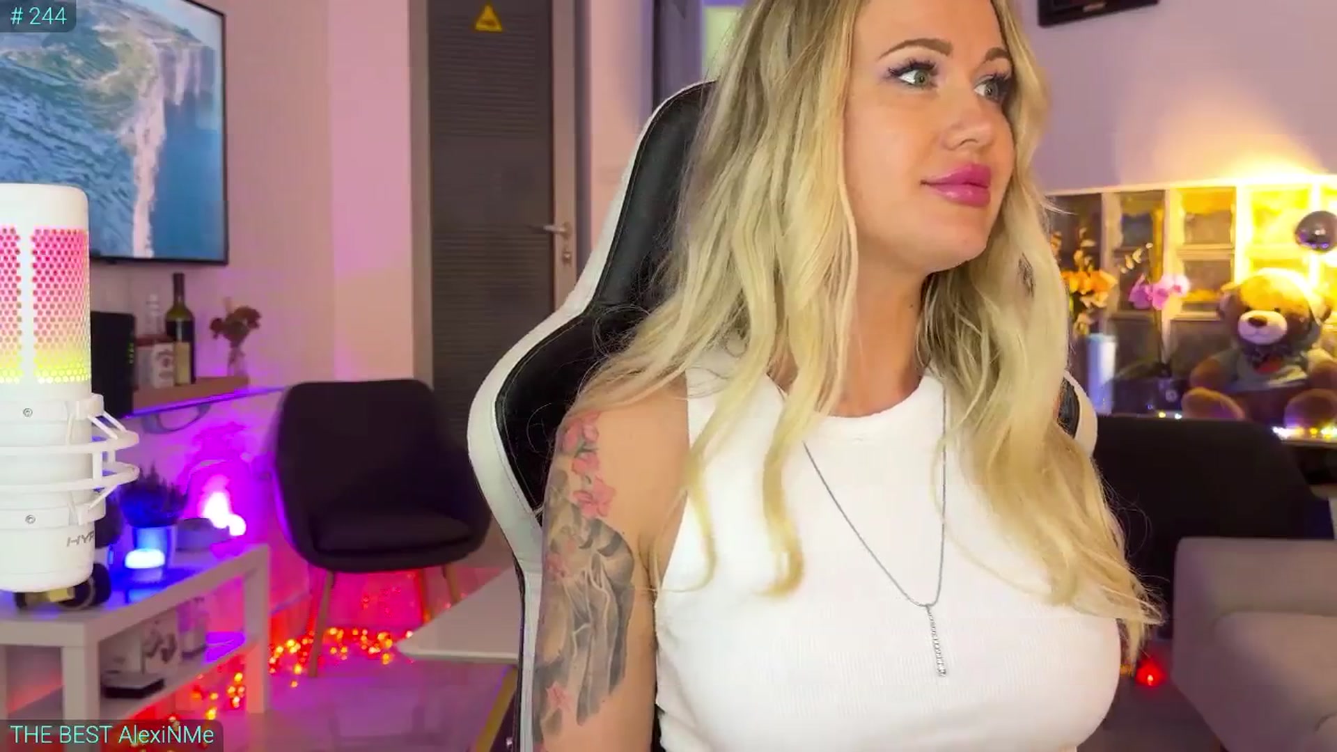 Gallery image thumbnail from AlexiAngel's myfreecams stream on, 06/05/2025, 17:17 image 15 of 20