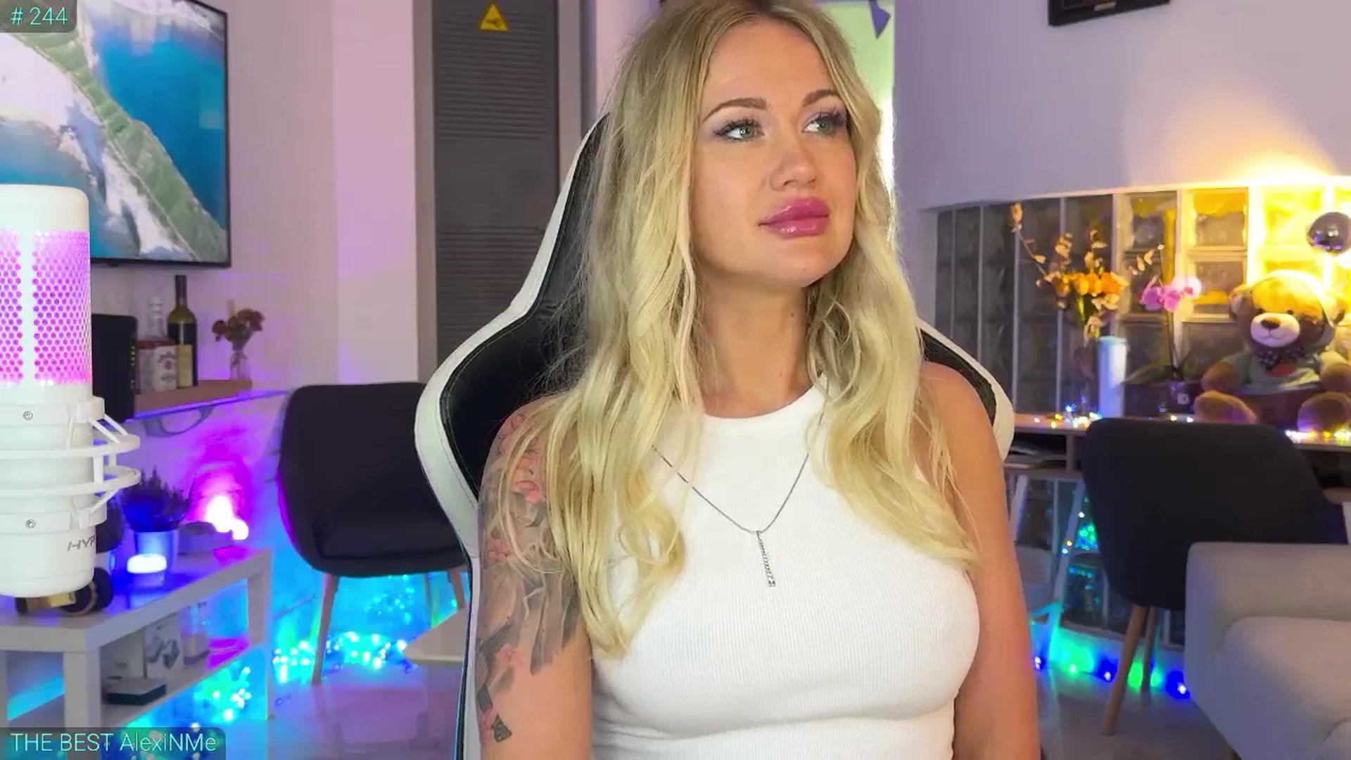 Gallery image thumbnail from AlexiAngel's myfreecams stream on, 06/05/2025, 17:17 image 18 of 20