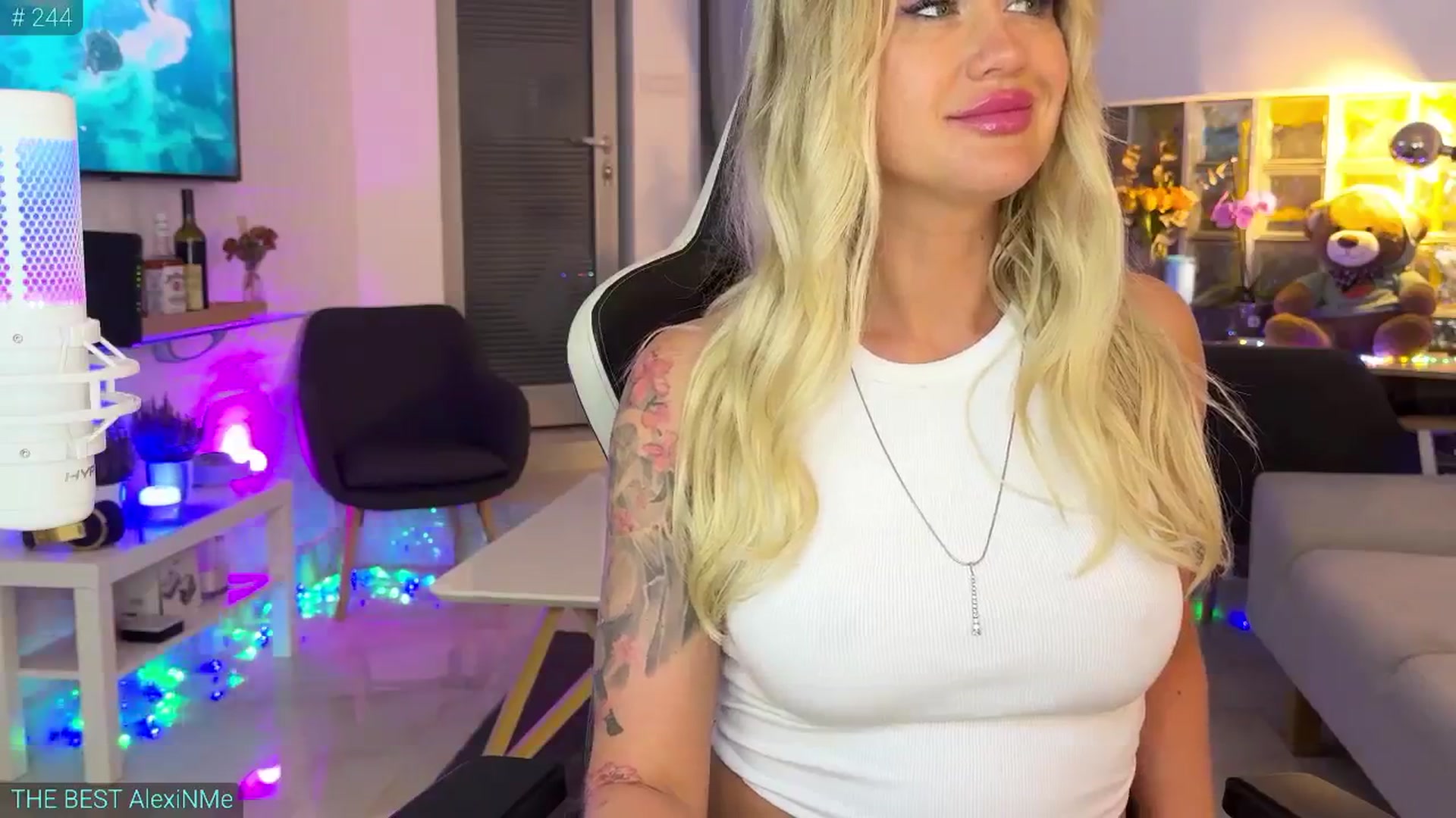 Gallery image thumbnail from AlexiAngel's myfreecams stream on, 06/05/2025, 17:17 image 11 of 20