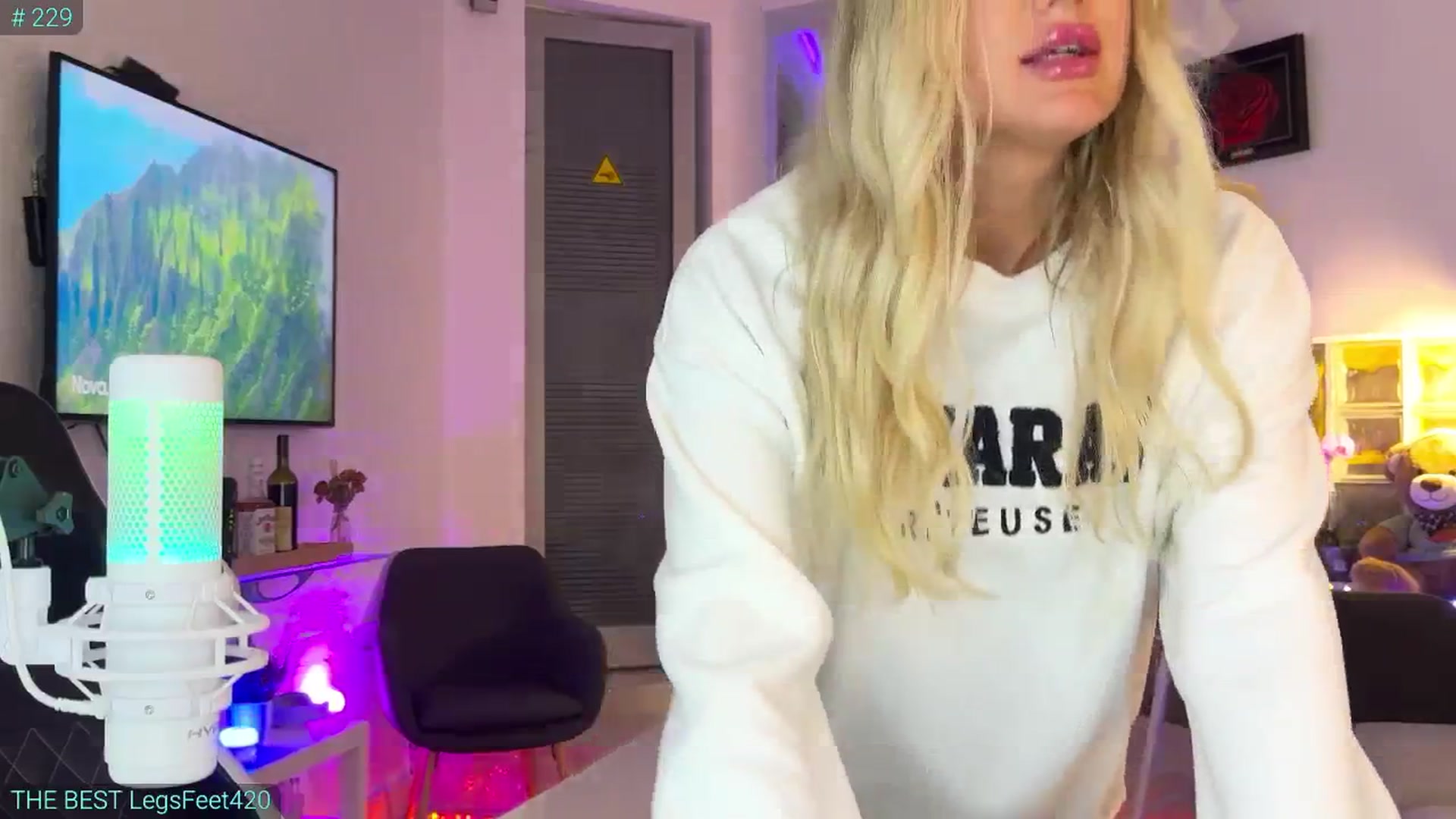 Gallery image thumbnail from AlexiAngel's myfreecams stream on, 06/05/2025, 17:55 image 15 of 20