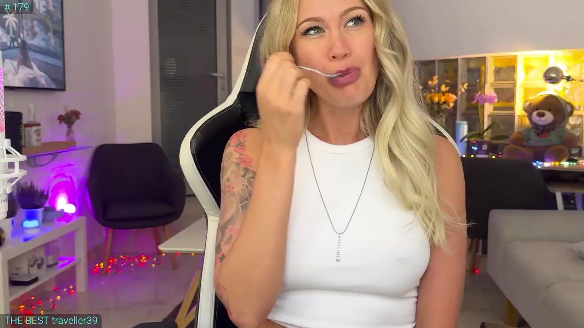 Gallery image thumbnail from AlexiAngel's myfreecams stream on, 06/13/2025, 07:20 image 19 of 20
