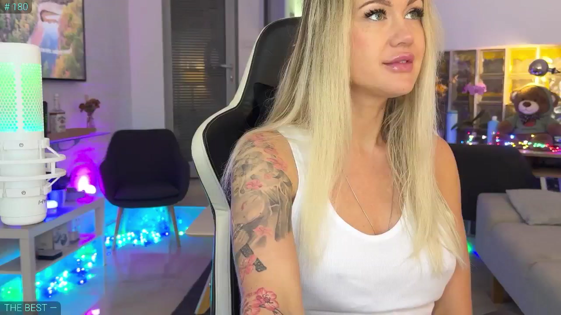 Gallery image thumbnail from AlexiAngel's myfreecams stream on, 06/19/2025, 06:57 image 5 of 20