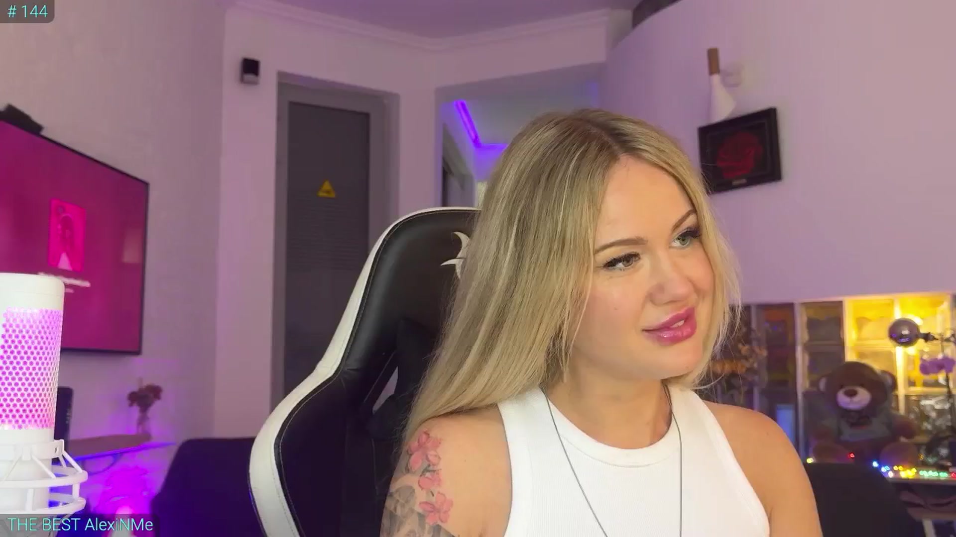 Gallery image thumbnail from AlexiAngel's myfreecams stream on, 06/28/2025, 17:27 image 2 of 20