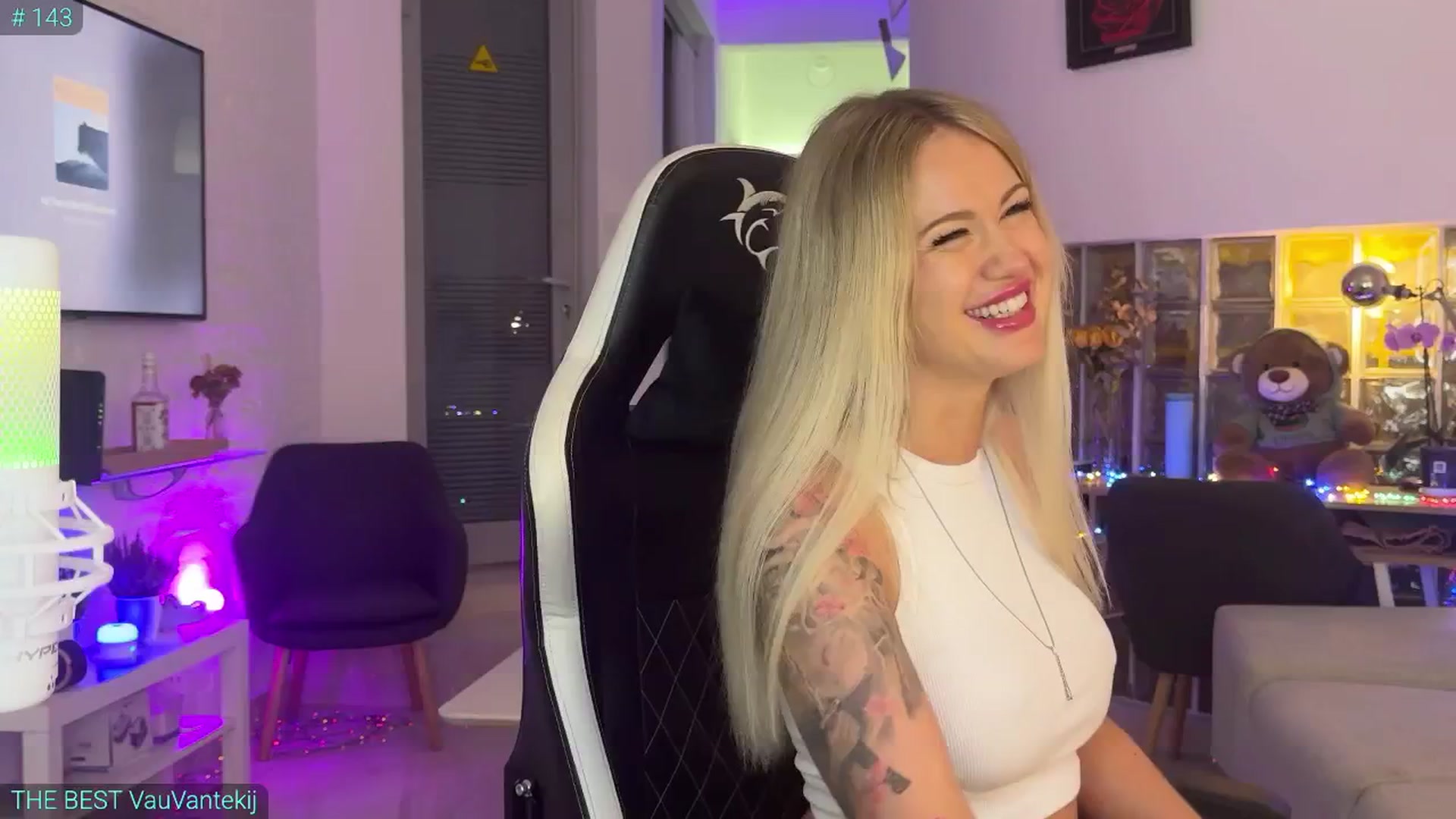 Gallery image thumbnail from AlexiAngel's myfreecams stream on, 06/28/2025, 17:27 image 18 of 20