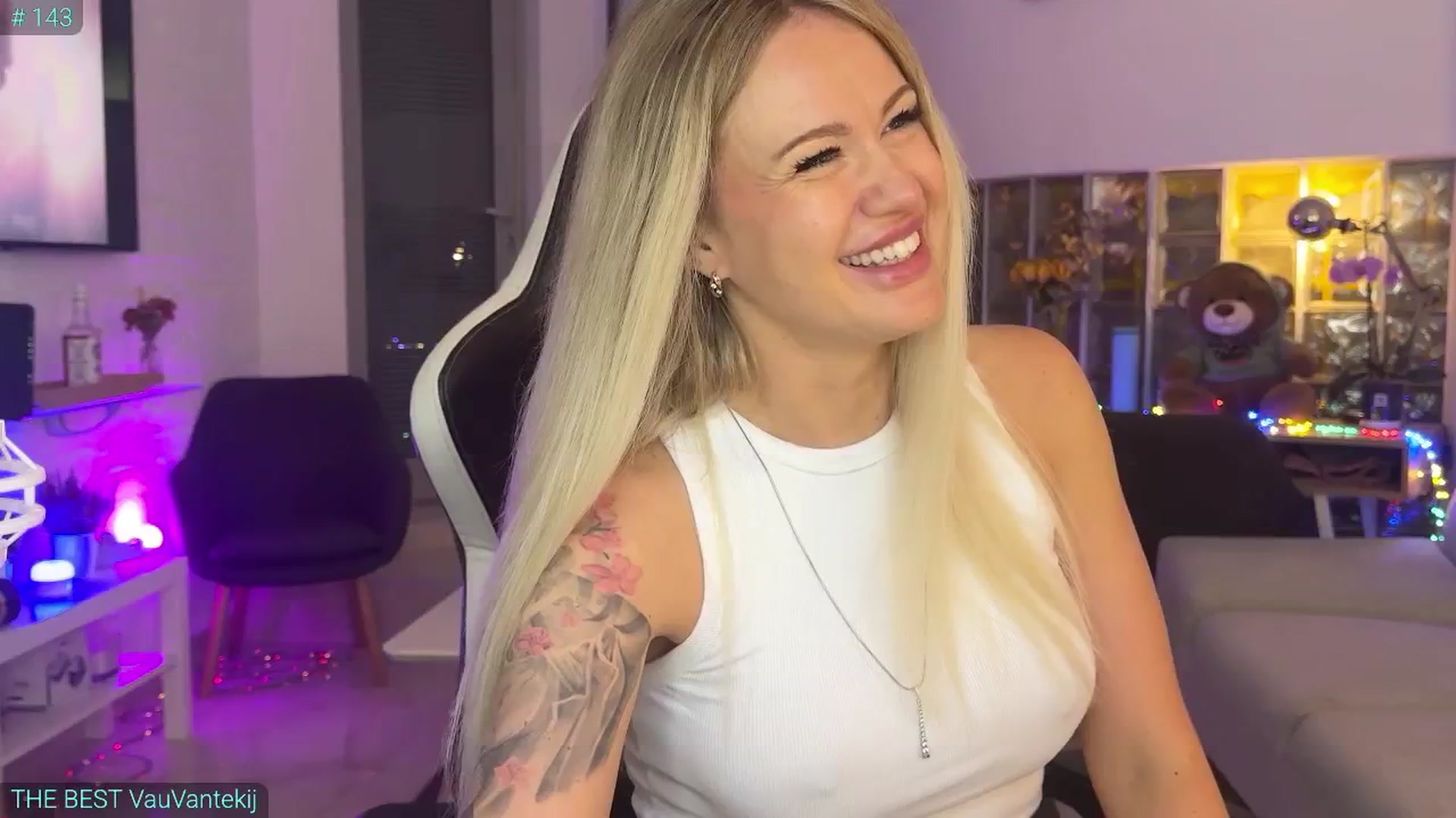 Gallery image thumbnail from AlexiAngel's myfreecams stream on, 06/28/2025, 17:27 image 12 of 20