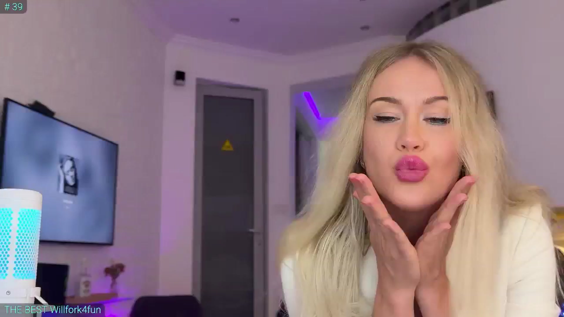 Gallery image thumbnail from AlexiAngel's myfreecams stream on, 07/12/2025, 06:19 image 5 of 20