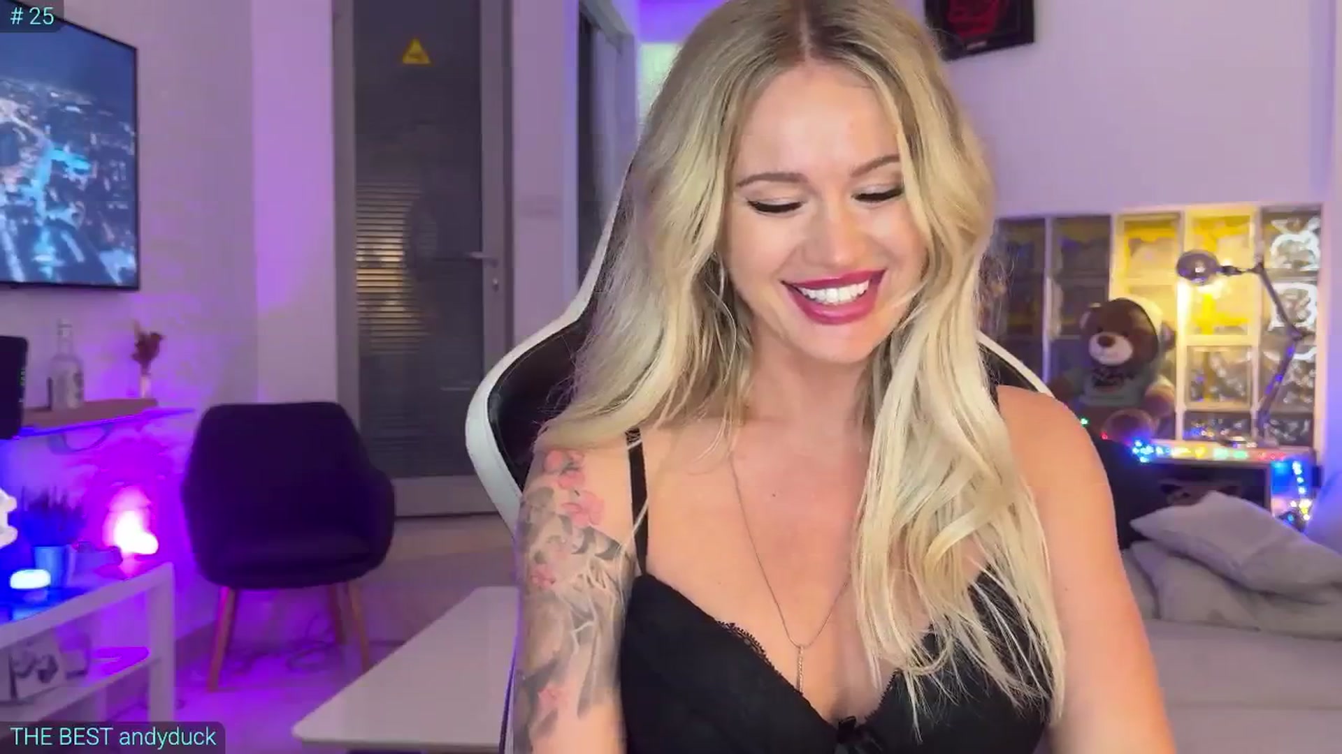 Gallery image thumbnail from AlexiAngel's myfreecams stream on, 07/19/2025, 18:19 image 18 of 20