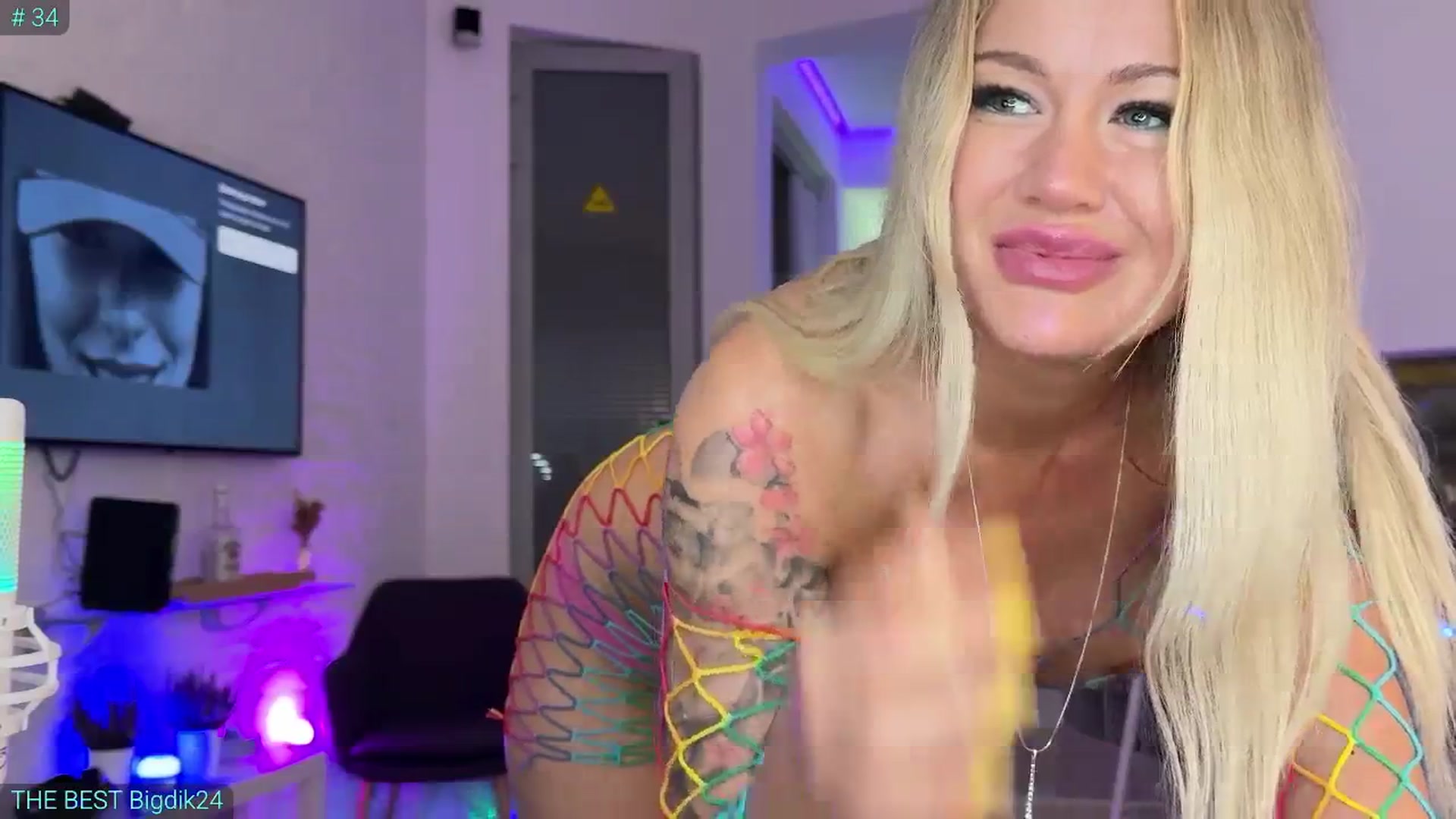 Gallery image thumbnail from AlexiAngel's myfreecams stream on, 07/26/2025, 05:26 image 9 of 20