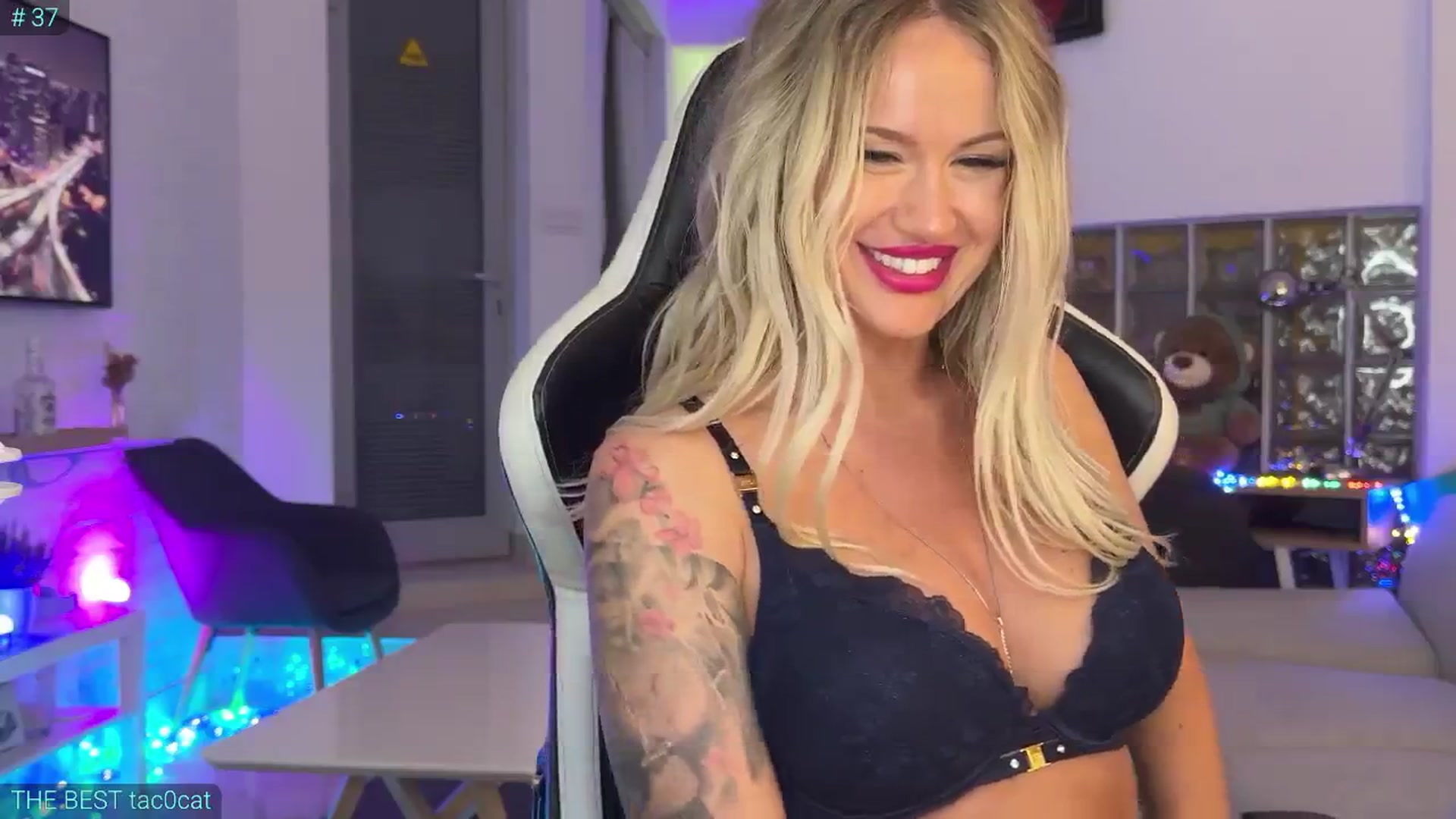 Gallery image thumbnail from AlexiAngel's myfreecams stream on, 07/31/2025, 17:54 image 12 of 20