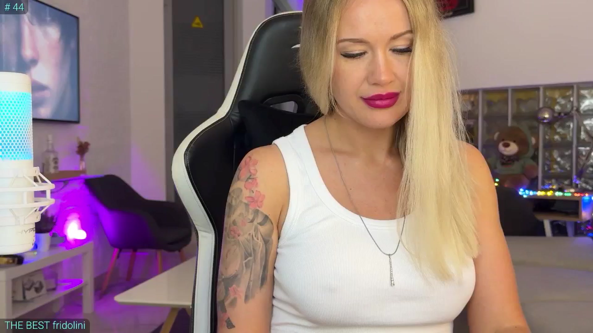 Gallery image thumbnail from AlexiAngel's myfreecams stream on, 08/01/2025, 05:51 image 18 of 20