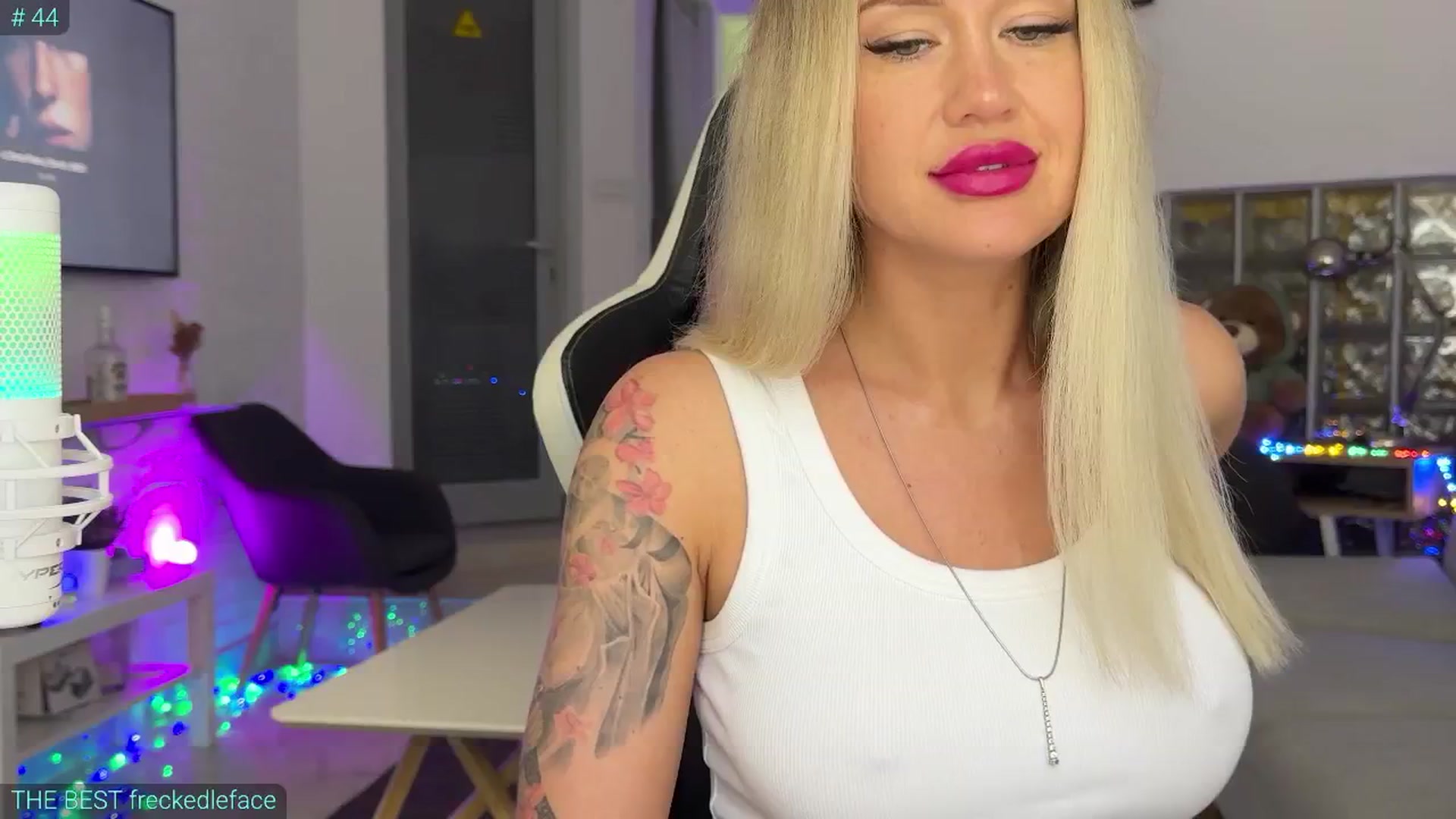 Gallery image thumbnail from AlexiAngel's myfreecams stream on, 08/01/2025, 06:49 image 9 of 20